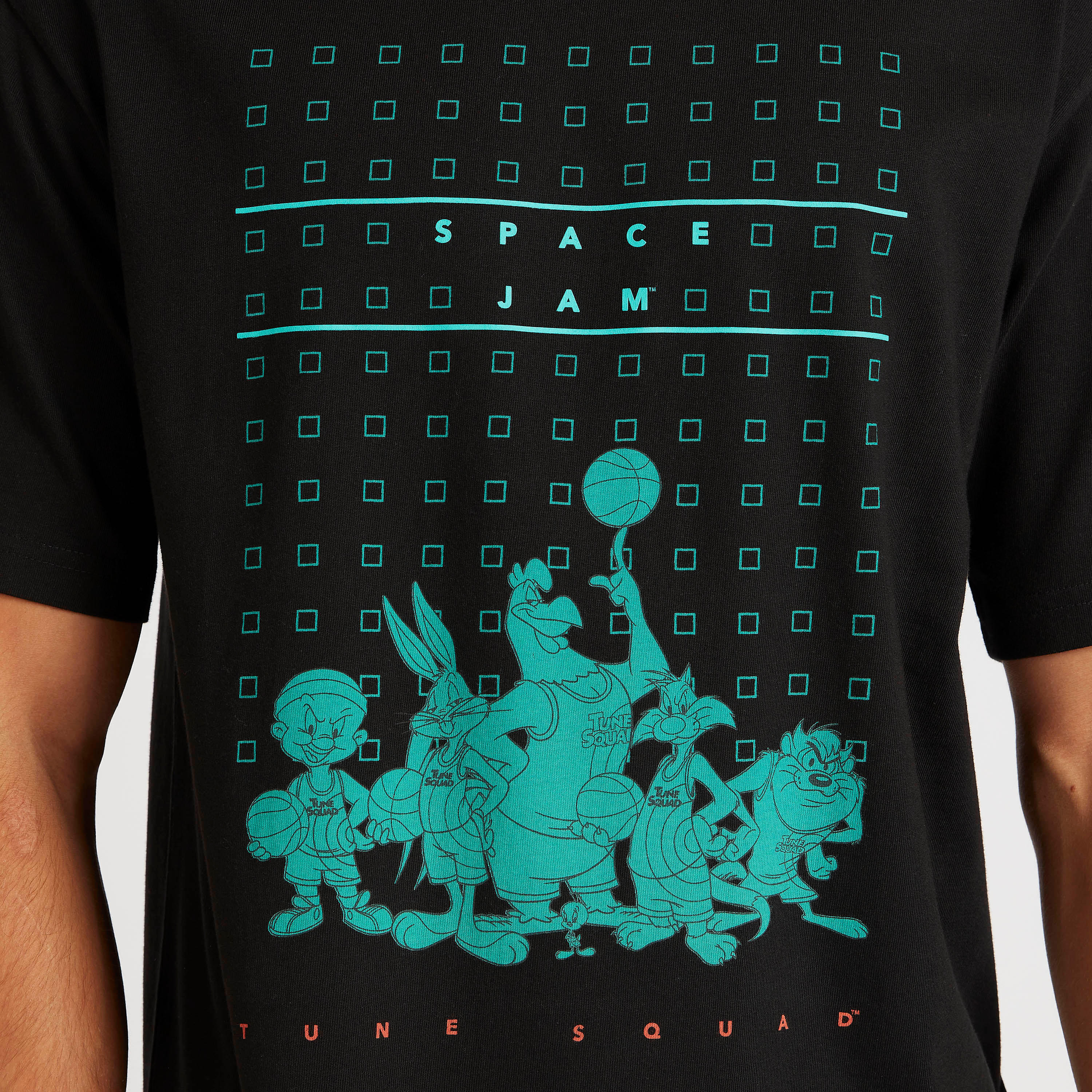 تيشيرت بأكمام قصيرة وياقة ضيّقة وطبعات-men-clothing-tshirtsandpolos-tshirts-image-3