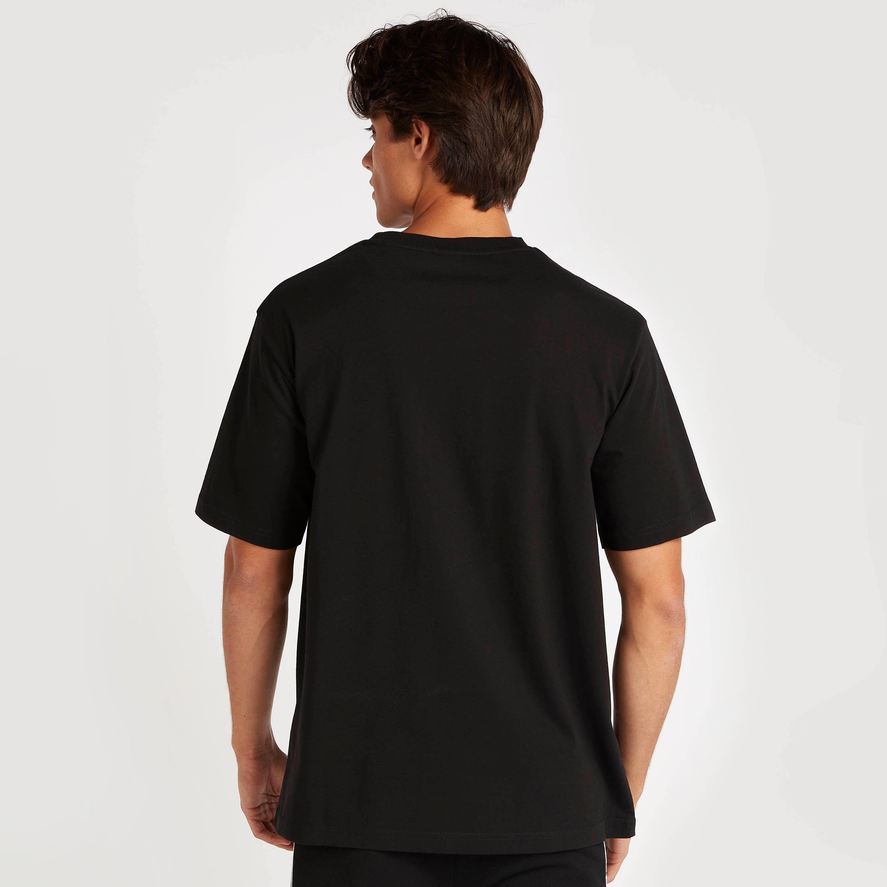 تيشيرت بأكمام قصيرة وياقة ضيّقة وطبعات-men-clothing-tshirtsandpolos-tshirts-image-2