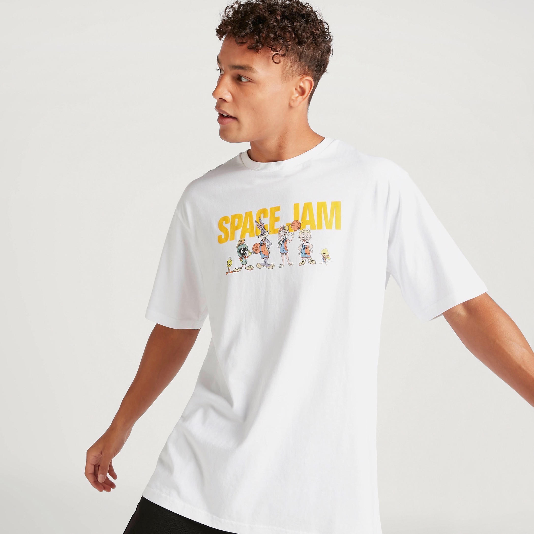 تيشيرت بأكمام قصيرة وياقة ضيّقة وطبعات-men-clothing-tshirtsandpolos-tshirts-image-1