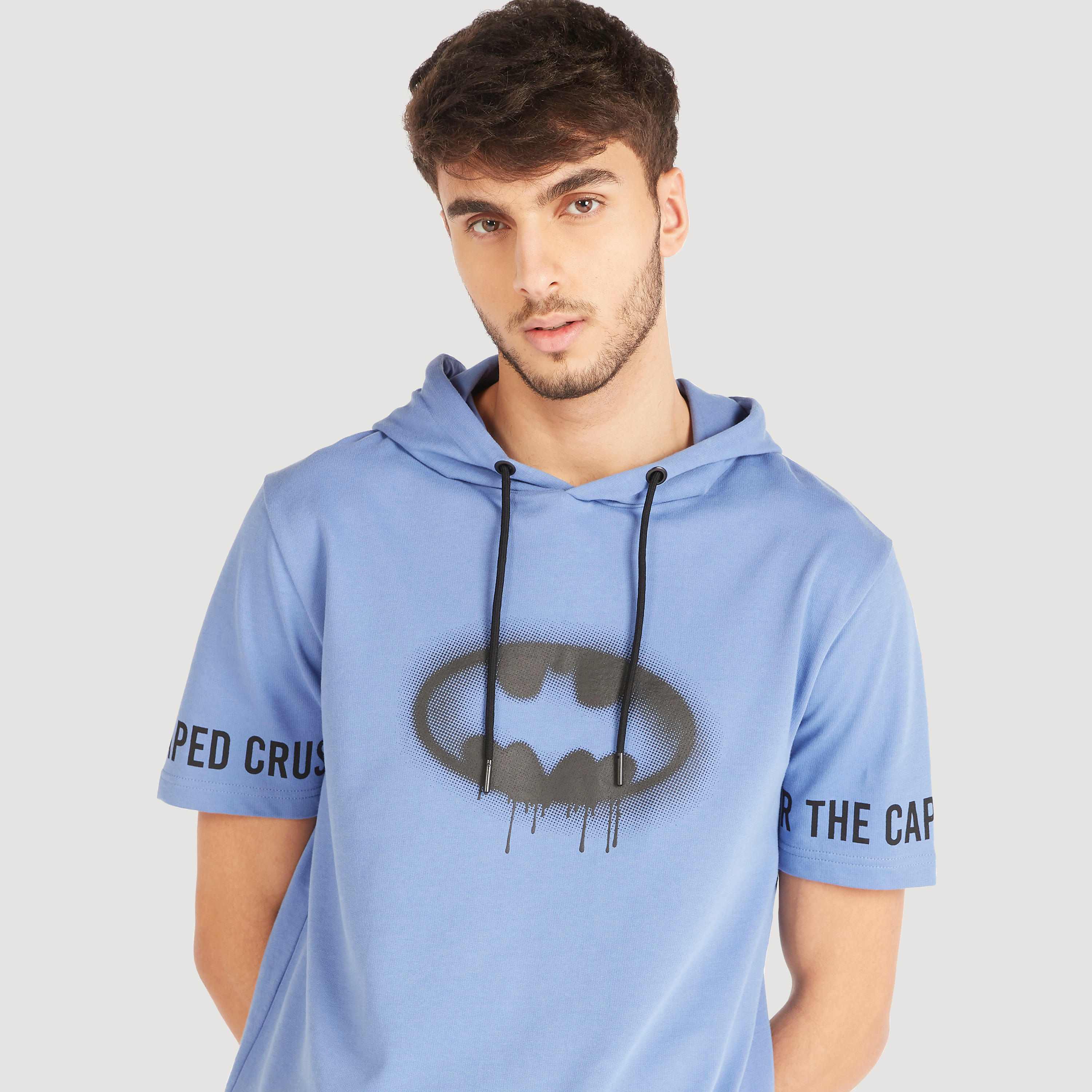 تيشيرت بياقة بقبعة وأكمام قصيرة وطبعات باتمان-men-clothing-tshirtsandpolos-tshirts-image-3