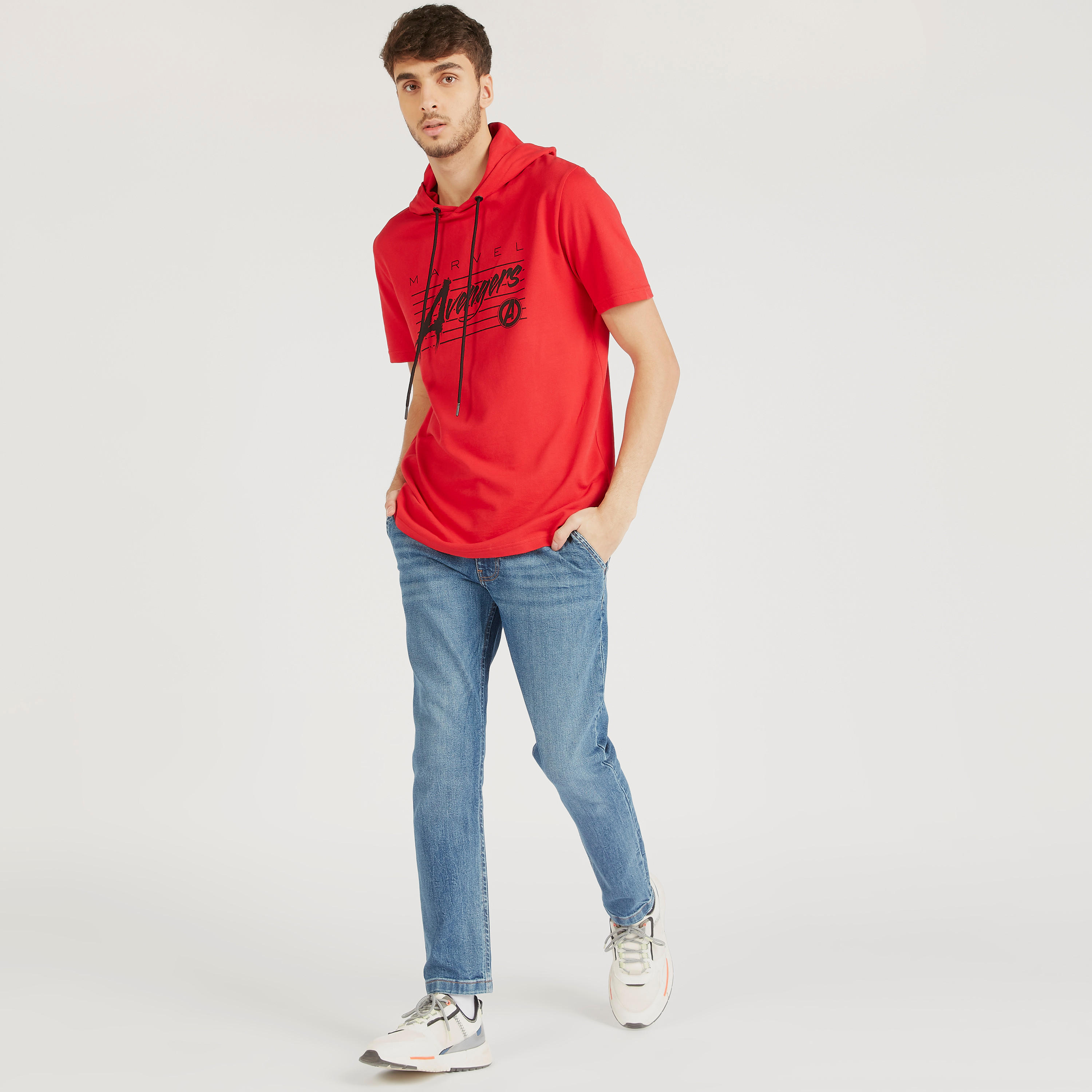 تيشيرت بأكمام قصيرة وياقة بقبّعة وطبعات أفينجرز-men-clothing-tshirtsandpolos-tshirts-image-6