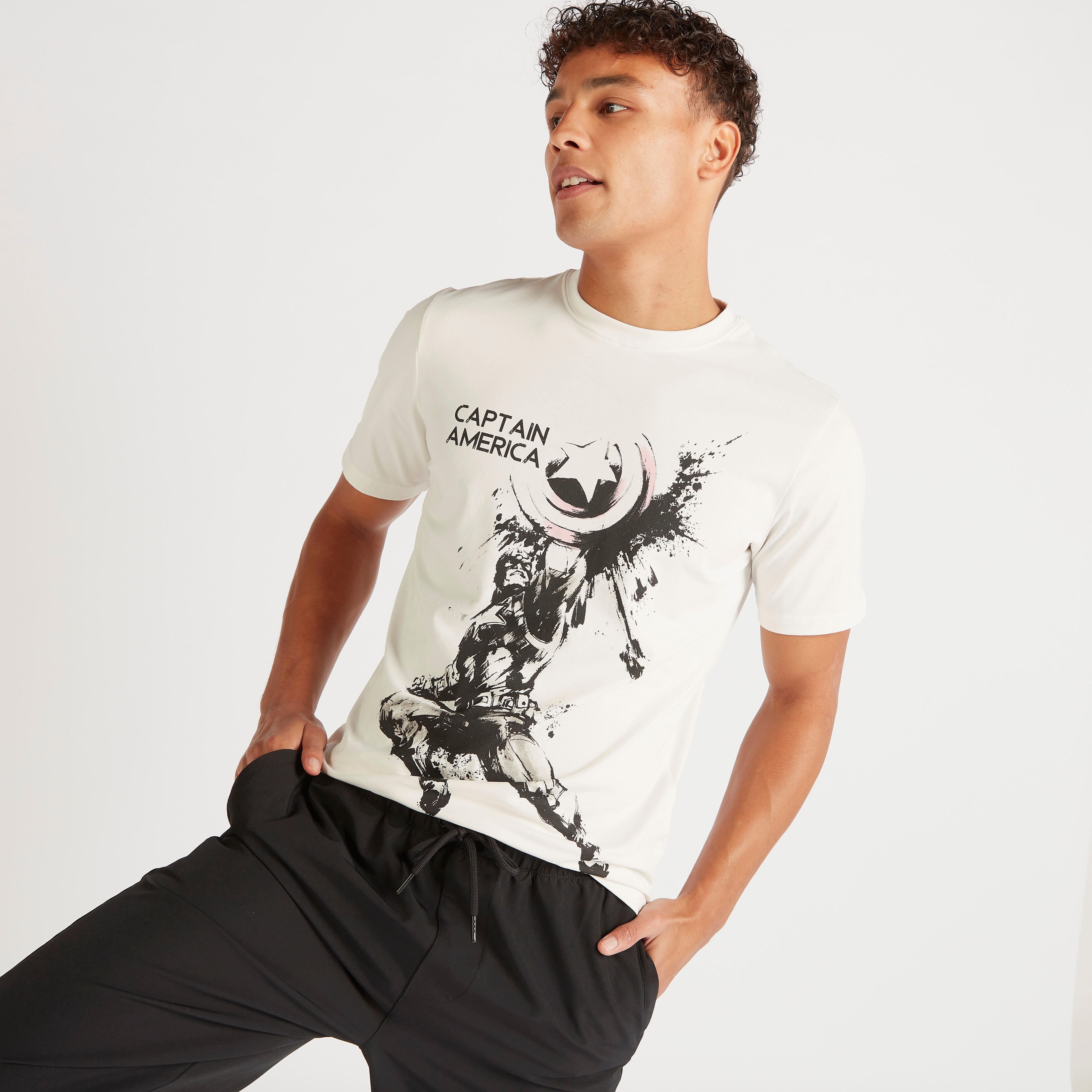 تيشيرت بياقة ضيقة وطبعات كابتن أمريكا-men-clothing-tshirtsandpolos-tshirts-image-1