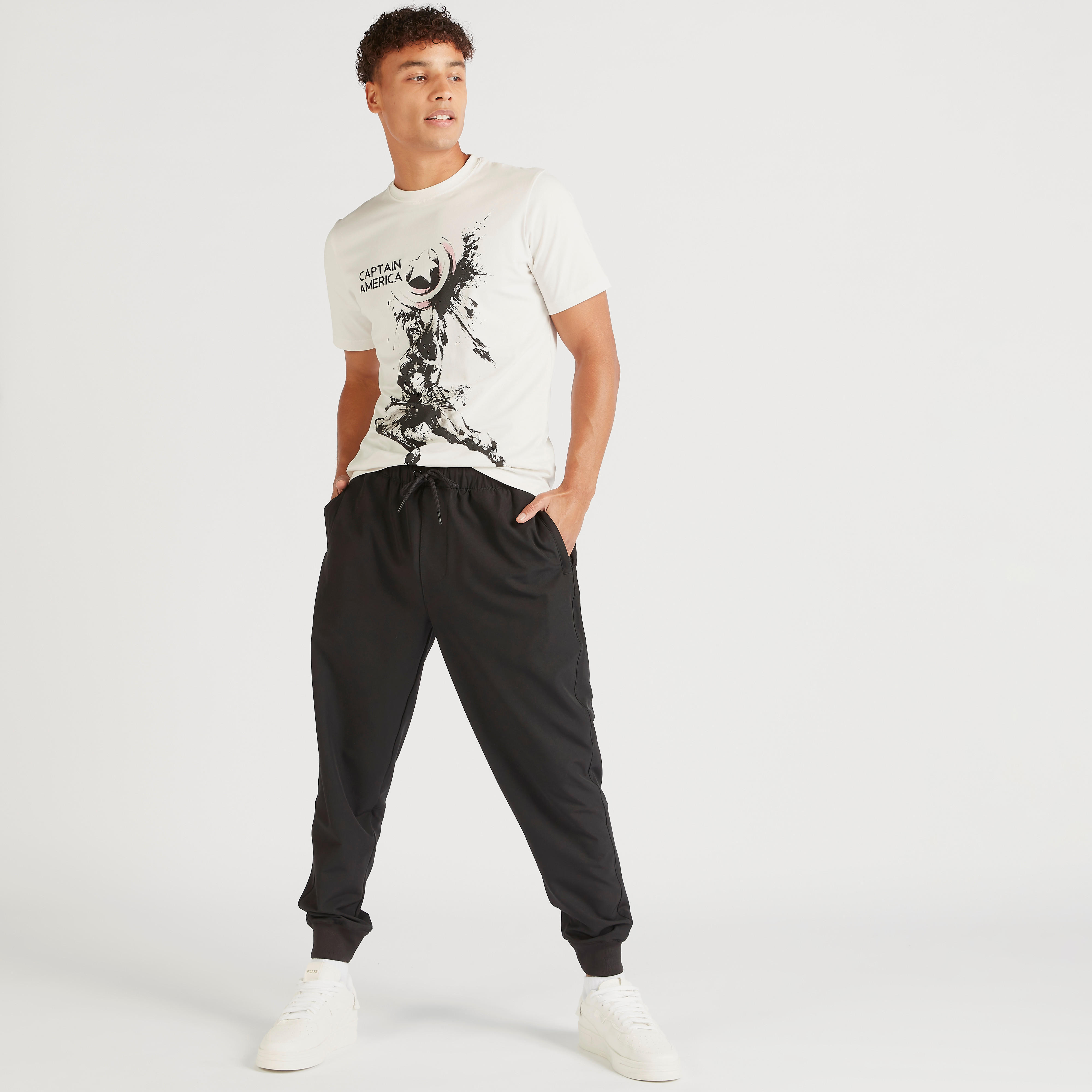تيشيرت بياقة ضيقة وطبعات كابتن أمريكا-men-clothing-tshirtsandpolos-tshirts-image-2