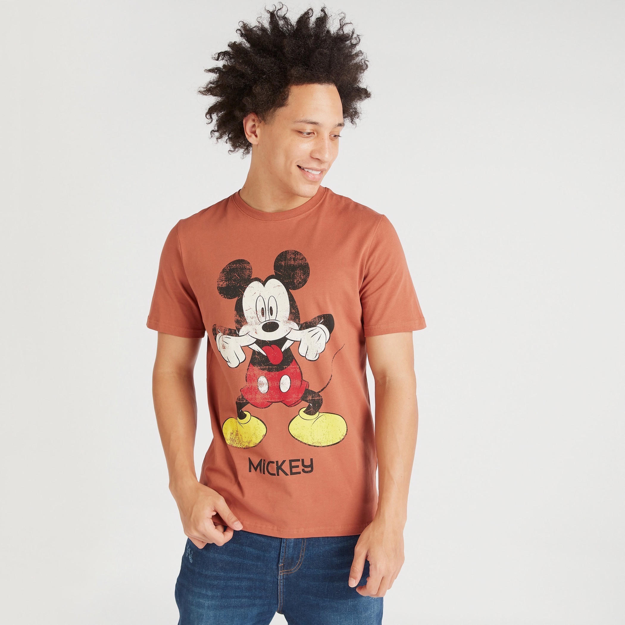 تيشيرت بياقة ضيّقة وأكمام قصيرة وطبعات ميكي ماوس-men-clothing-tshirtsandpolos-tshirts-image-1