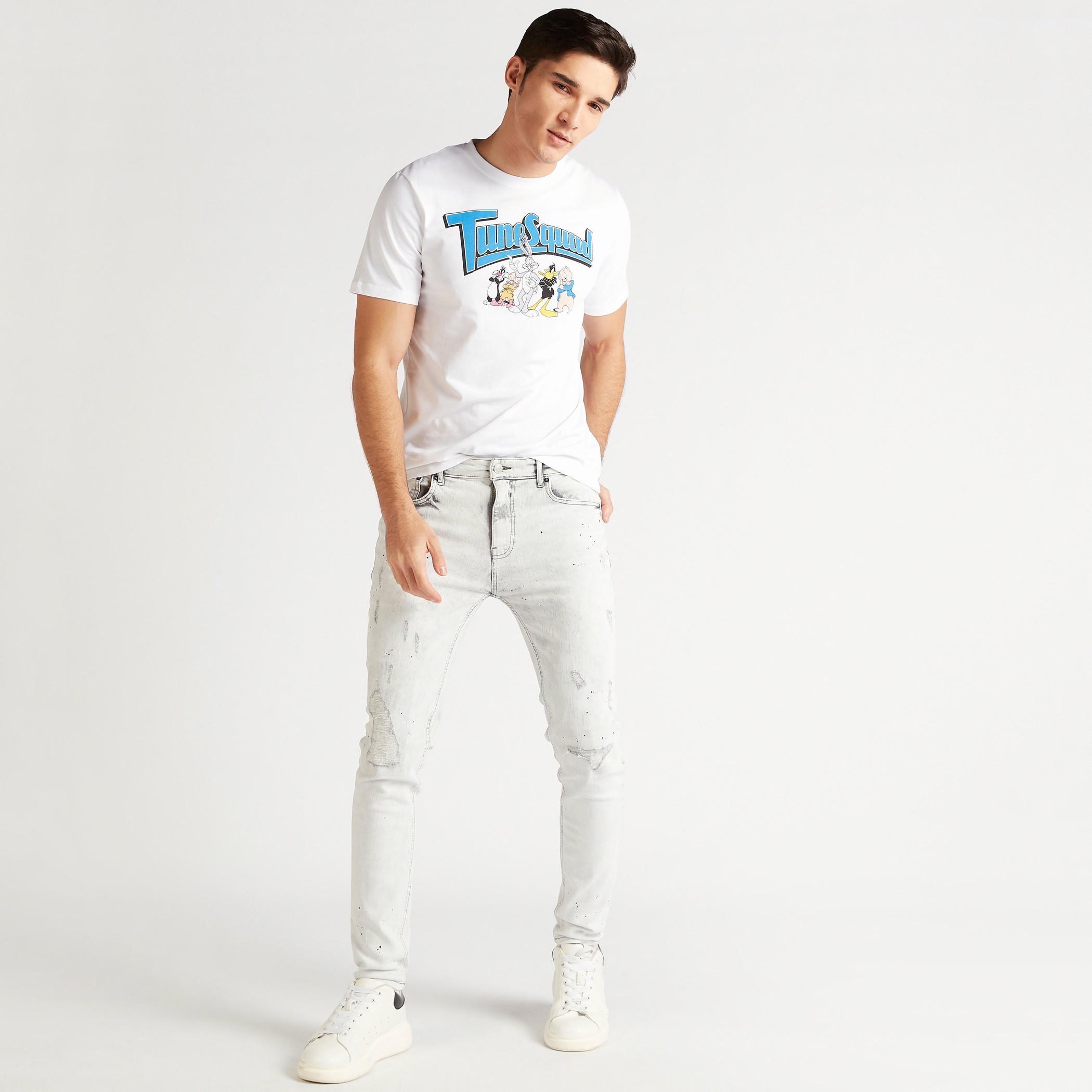 تيشيرت بياقة ضيّقة وأكمام قصيرة وطبعات تيون سكواد-men-clothing-tshirtsandpolos-tshirts-image-2