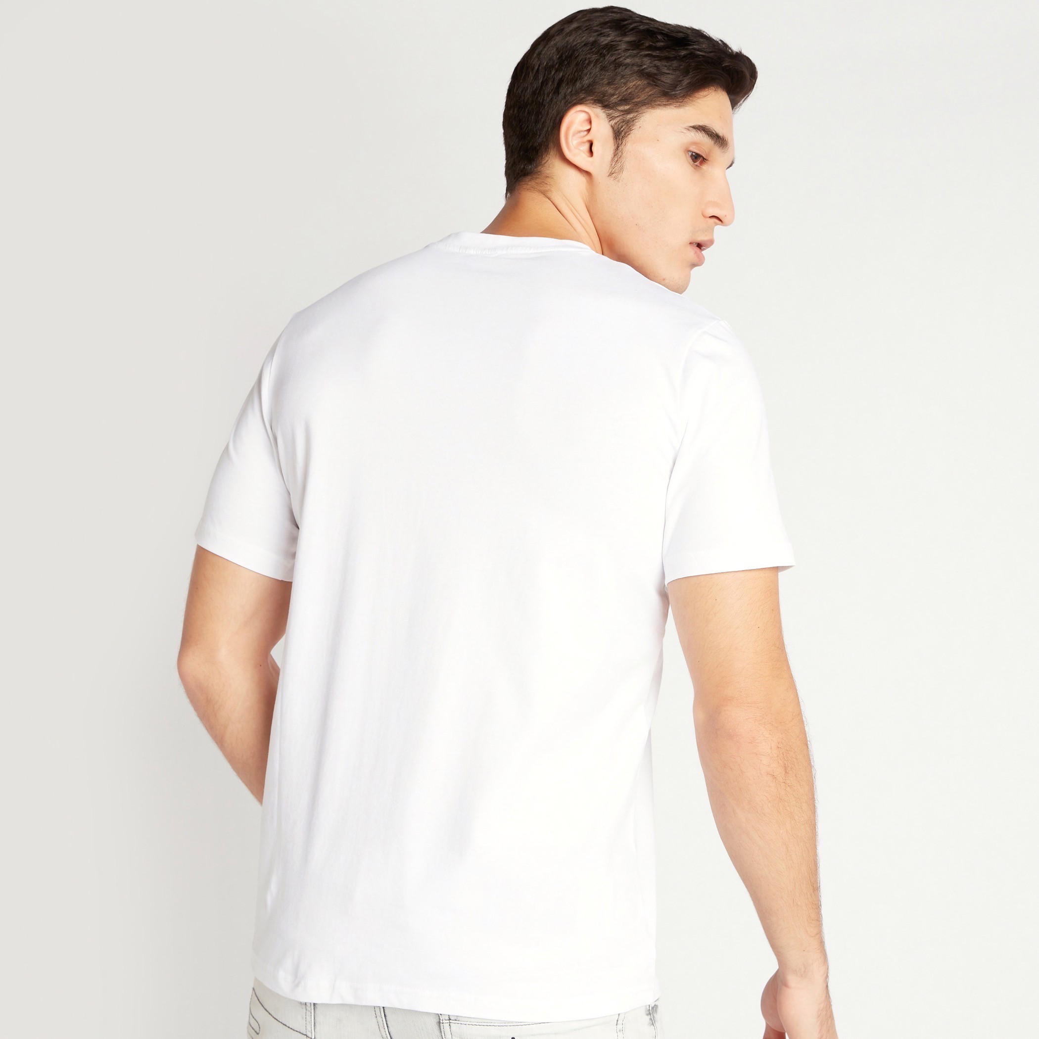 تيشيرت بياقة ضيّقة وأكمام قصيرة وطبعات تيون سكواد-men-clothing-tshirtsandpolos-tshirts-image-4
