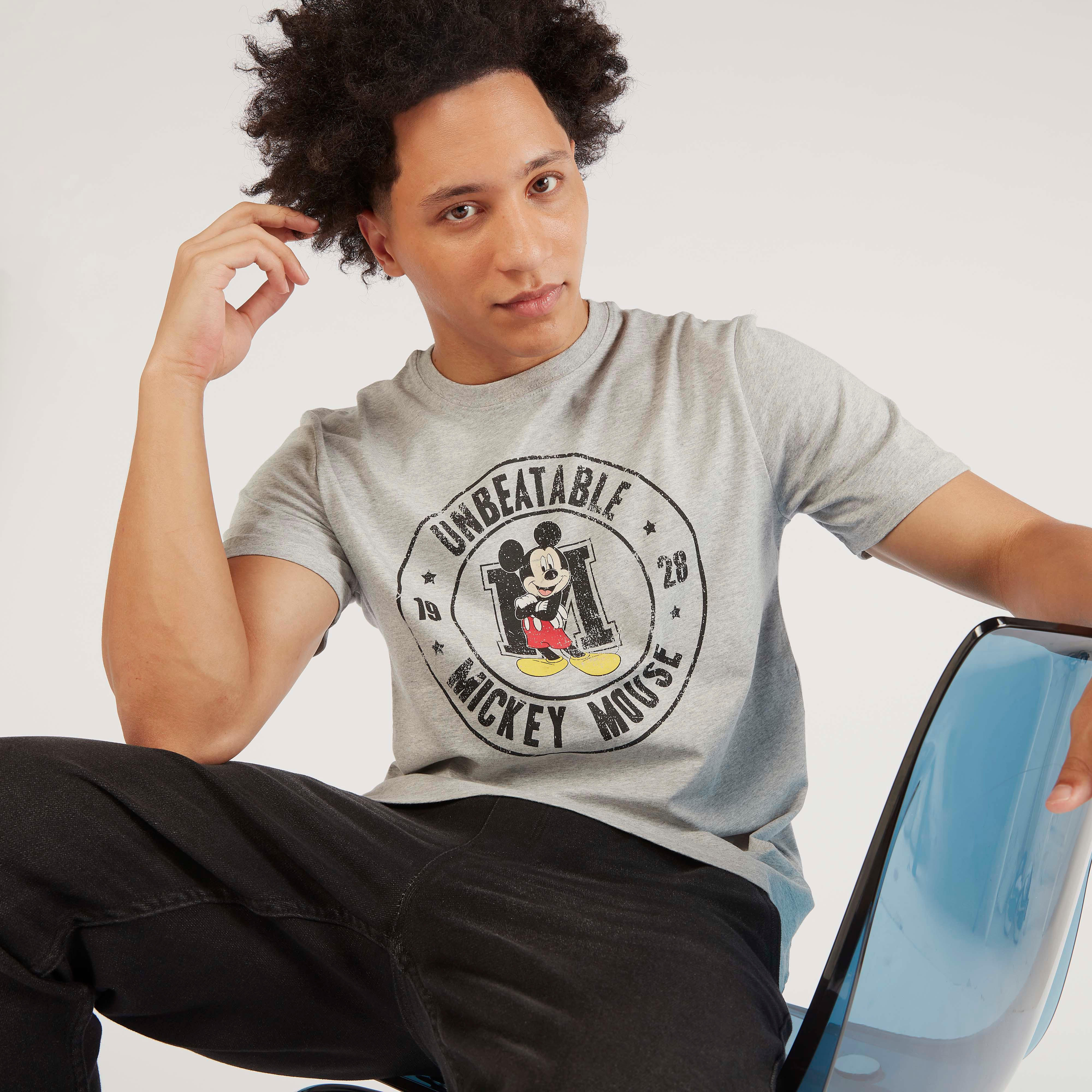 تيشيرت بياقة ضيّقة وأكمام قصيرة وطبعات ميكي ماوس-men-clothing-tshirtsandpolos-tshirts-image-1