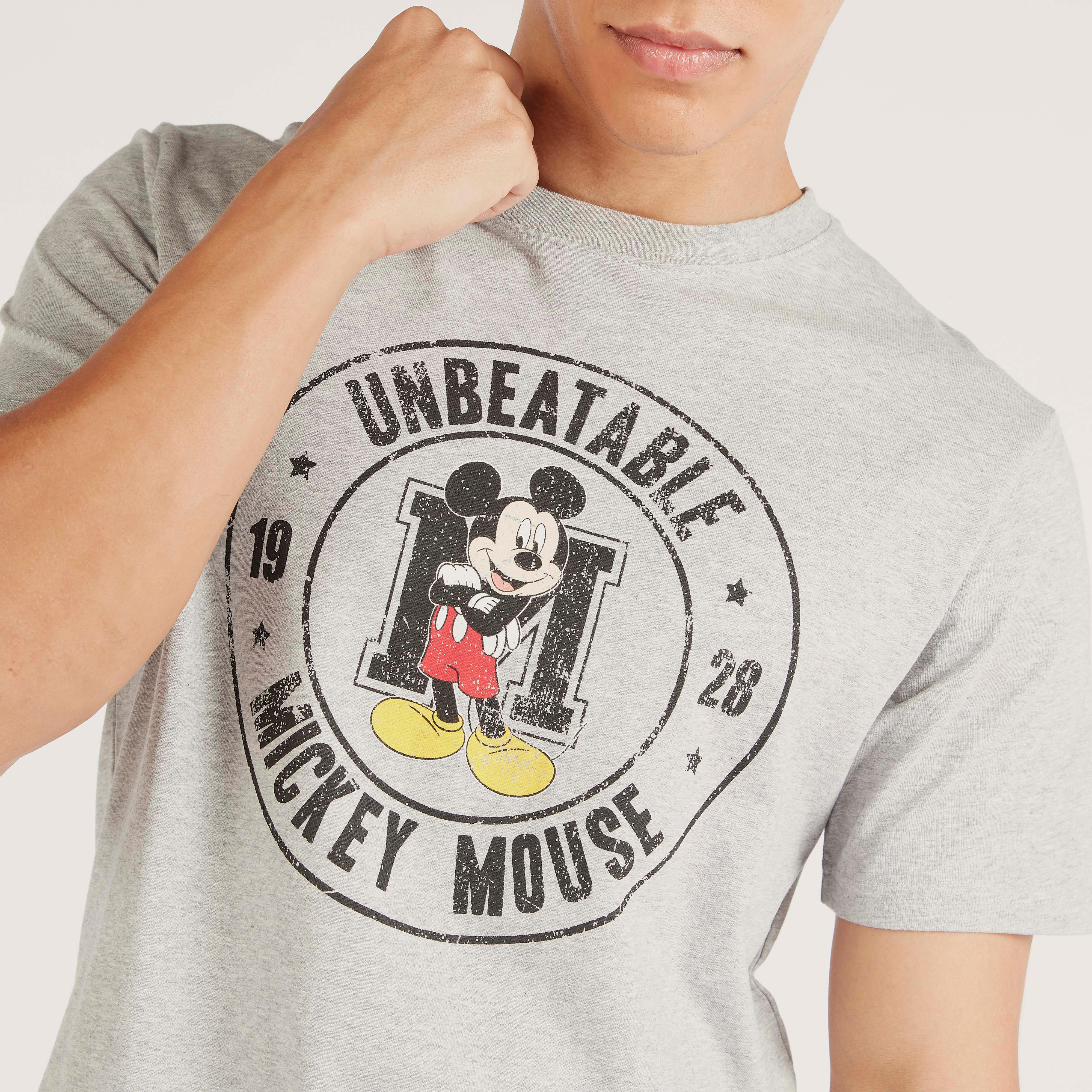 تيشيرت بياقة ضيّقة وأكمام قصيرة وطبعات ميكي ماوس-men-clothing-tshirtsandpolos-tshirts-image-3