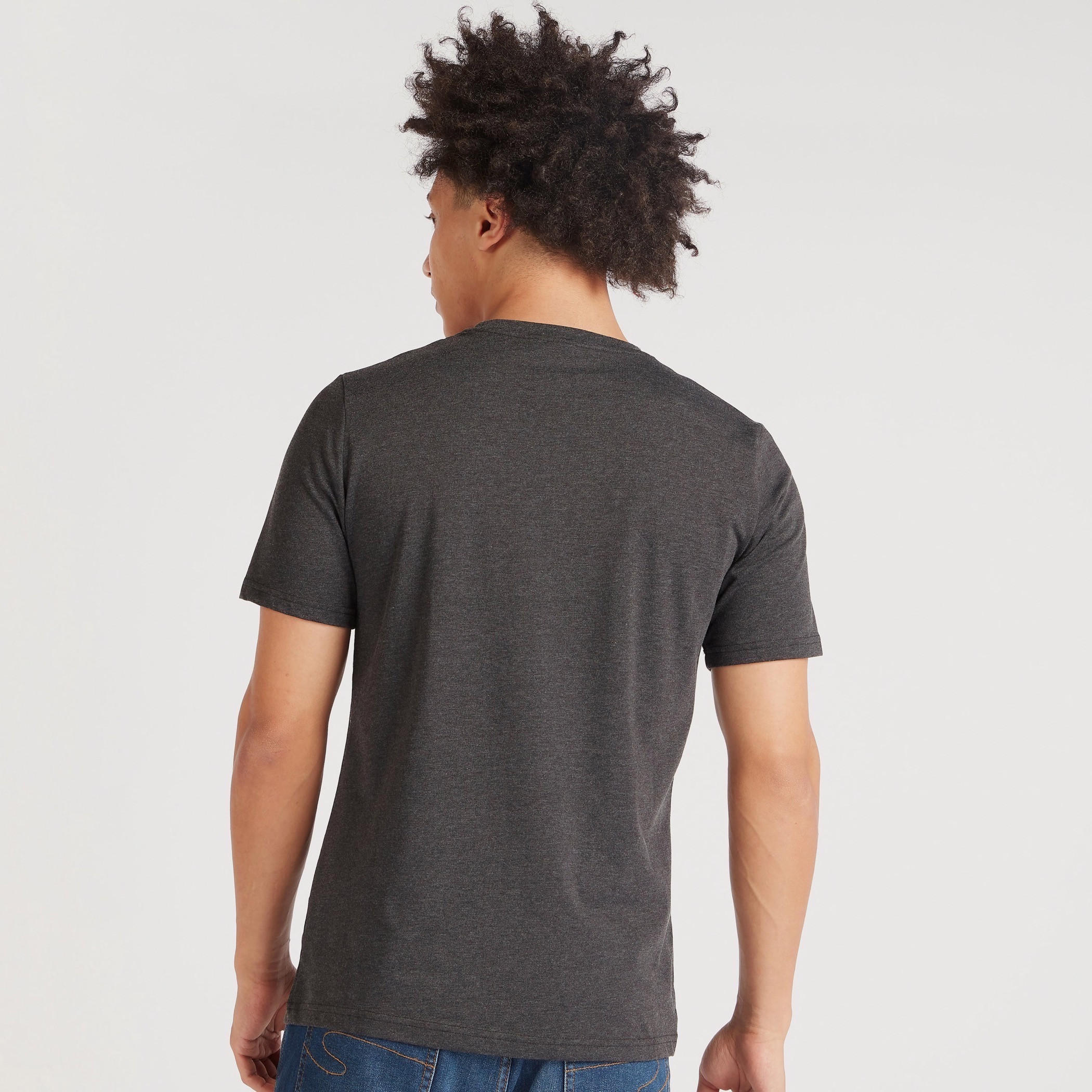 تيشيرت بياقة ضيّقة وأكمام قصيرة وطبعات ستورم تروبر-men-clothing-tshirtsandpolos-tshirts-image-4