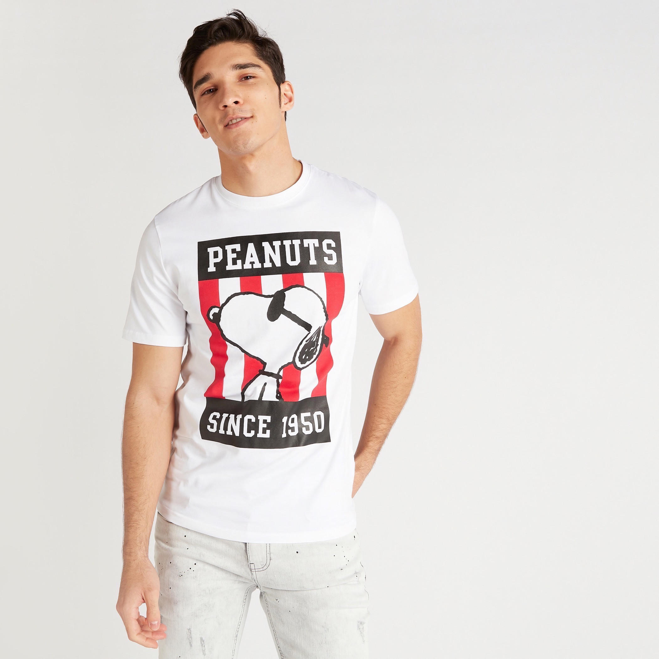 تيشيرت بياقة ضيّقة وأكمام قصيرة وطبعات سنوبي دوغ-men-clothing-tshirtsandpolos-tshirts-image-1