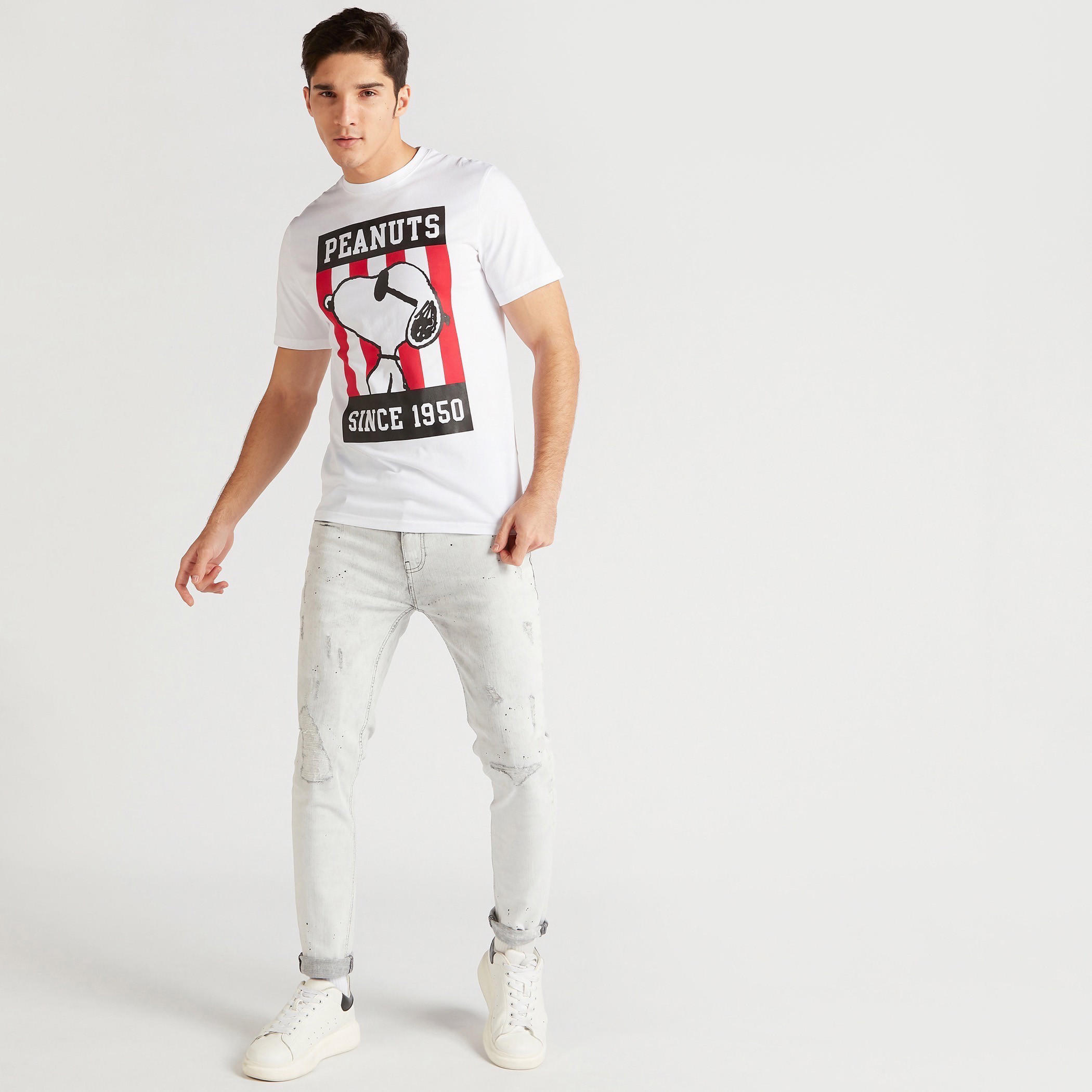 تيشيرت بياقة ضيّقة وأكمام قصيرة وطبعات سنوبي دوغ-men-clothing-tshirtsandpolos-tshirts-image-2