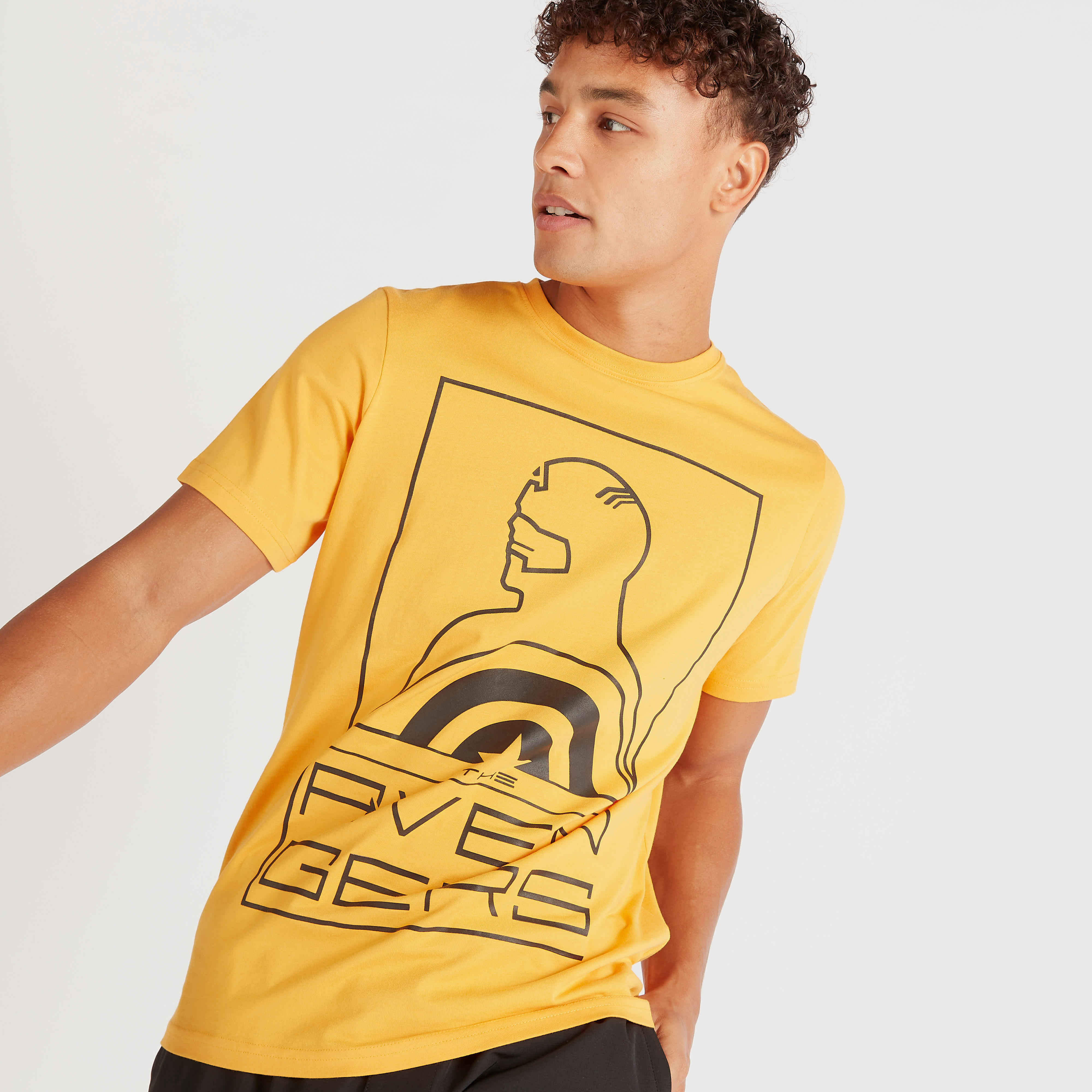 تيشيرت بياقة ضيّقة وأكمام قصيرة وطبعات أفينجرز-men-clothing-tshirtsandpolos-tshirts-image-1