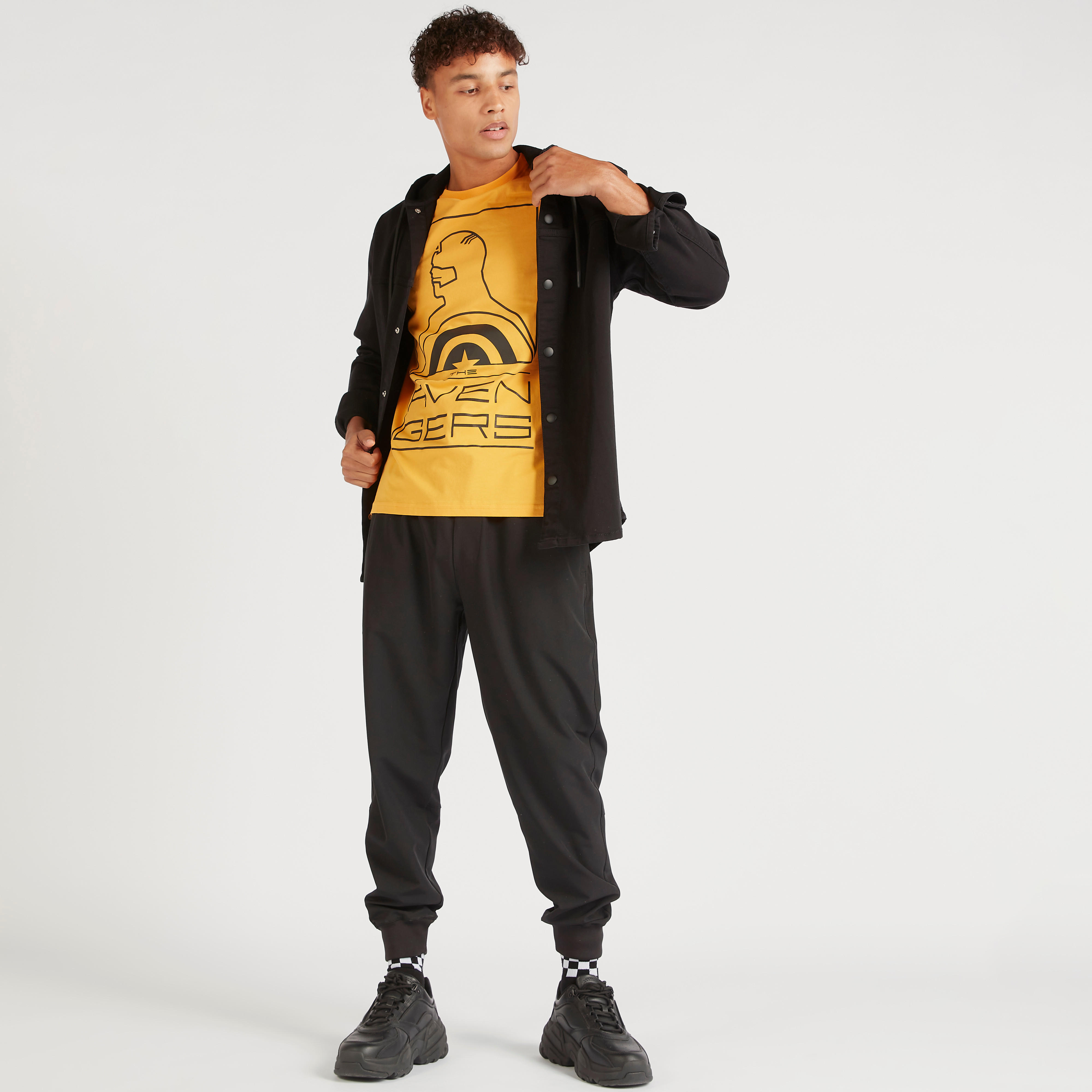 تيشيرت بياقة ضيّقة وأكمام قصيرة وطبعات أفينجرز-men-clothing-tshirtsandpolos-tshirts-image-2