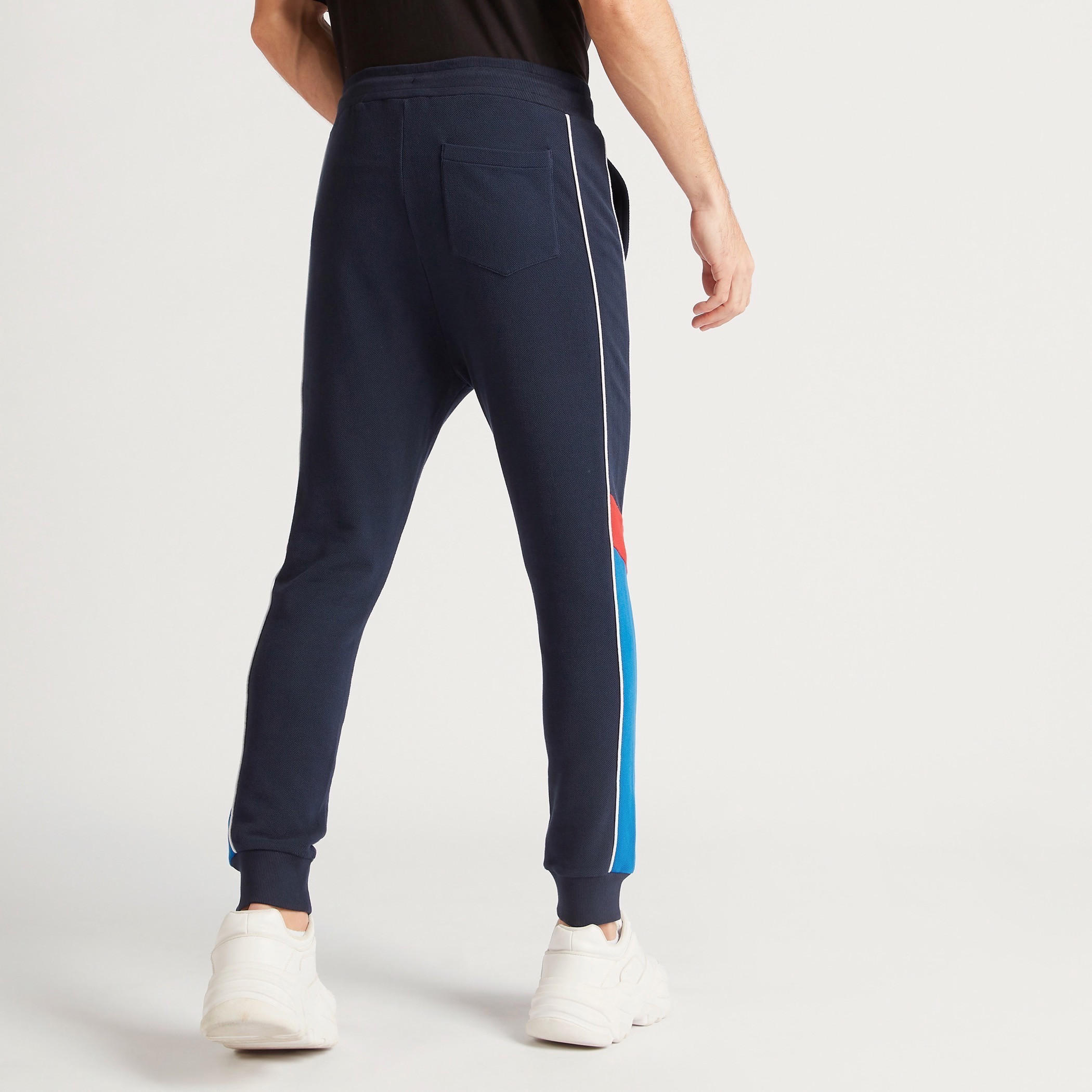 بنطلون رياضي برباط إغلاق وجيوب وطبعات ناسا-men-clothing-bottoms-joggers-image-4