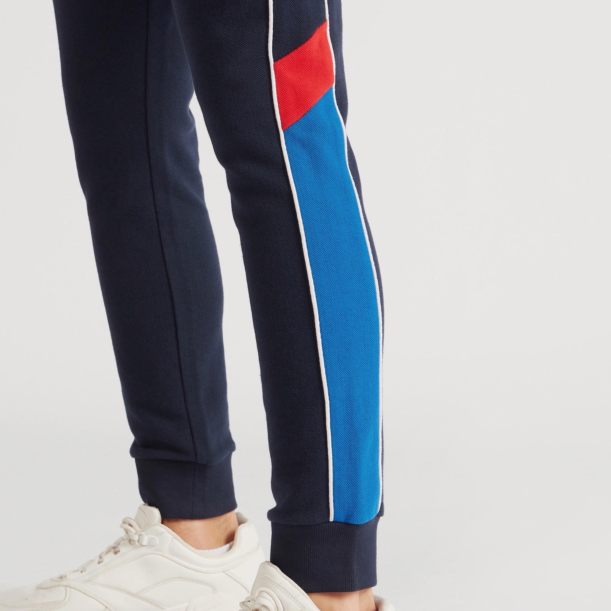 بنطلون رياضي برباط إغلاق وجيوب وطبعات ناسا-men-clothing-bottoms-joggers-image-5