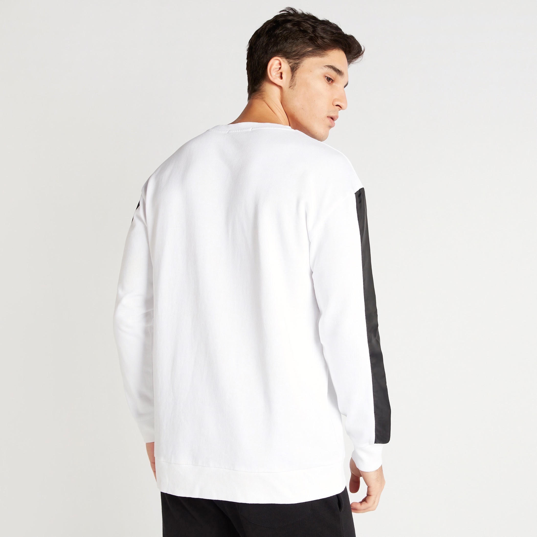 سويت شيرت بأكمام طويلة وياقة ضيّقة وطبعات ناسا-men-winterwear-hoodiesandsweatshirts-image-4
