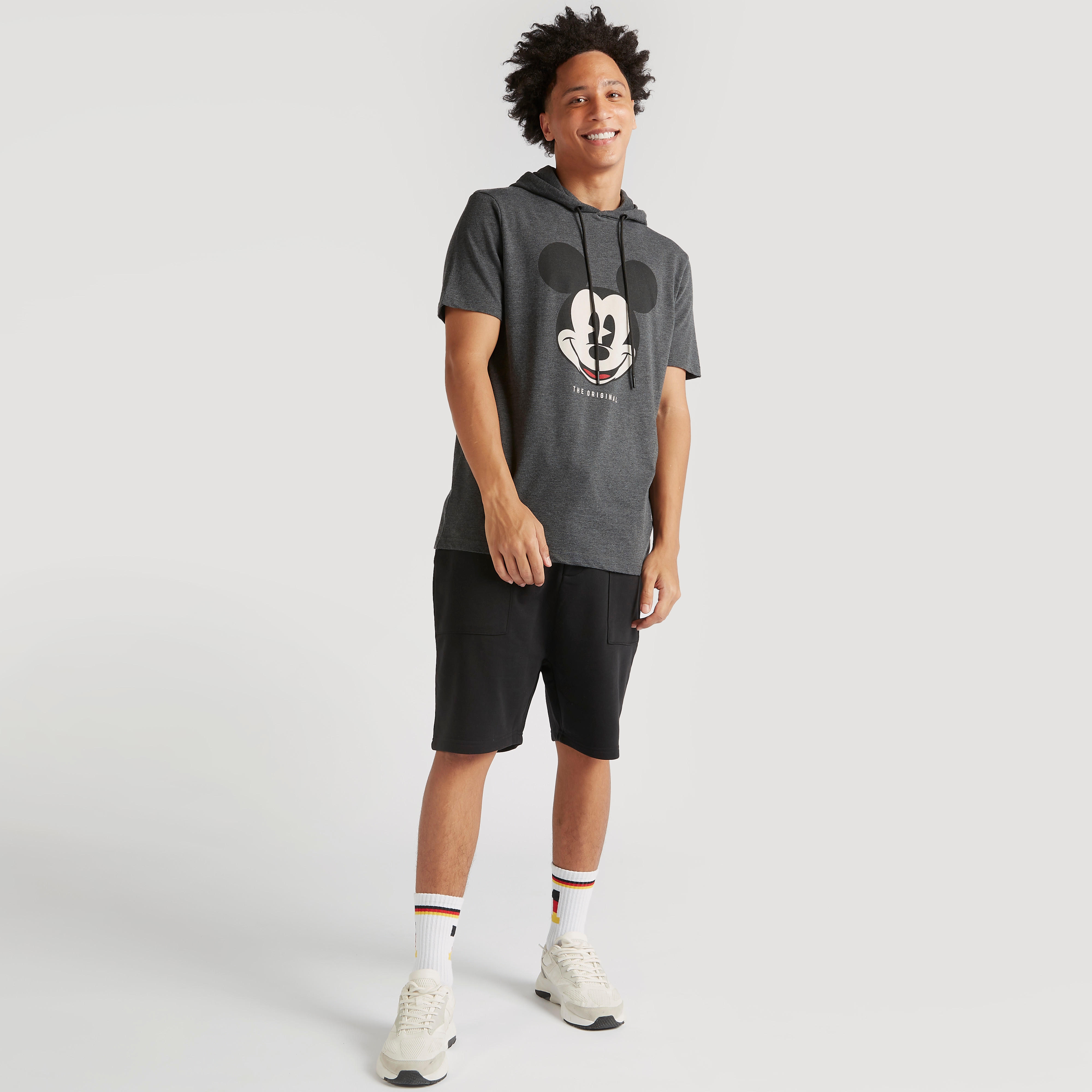 تيشيرت بأكمام قصيرة وقبّعة وطبعات ميكي ماوس-men-clothing-tshirtsandpolos-tshirts-image-6