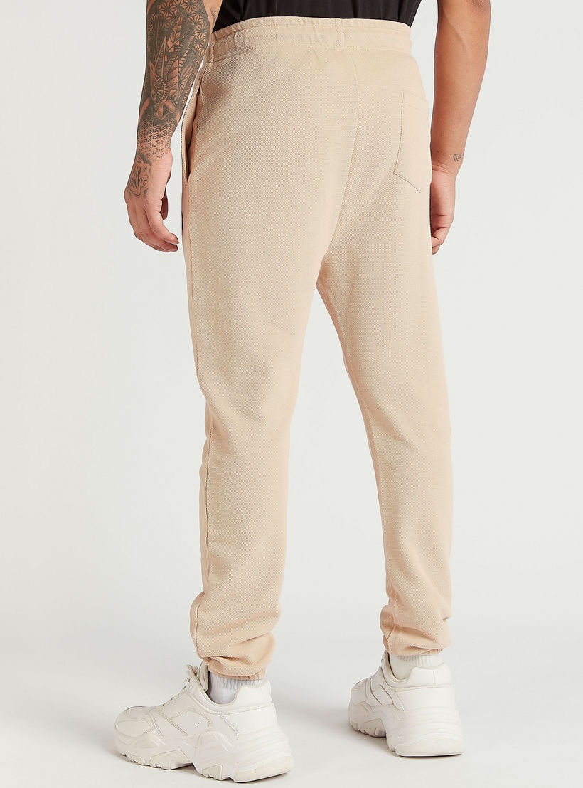 بنطلون رياضي برباط إغلاق وجيوب وطبعات باتمان-men-clothing-bottoms-joggers-image-1