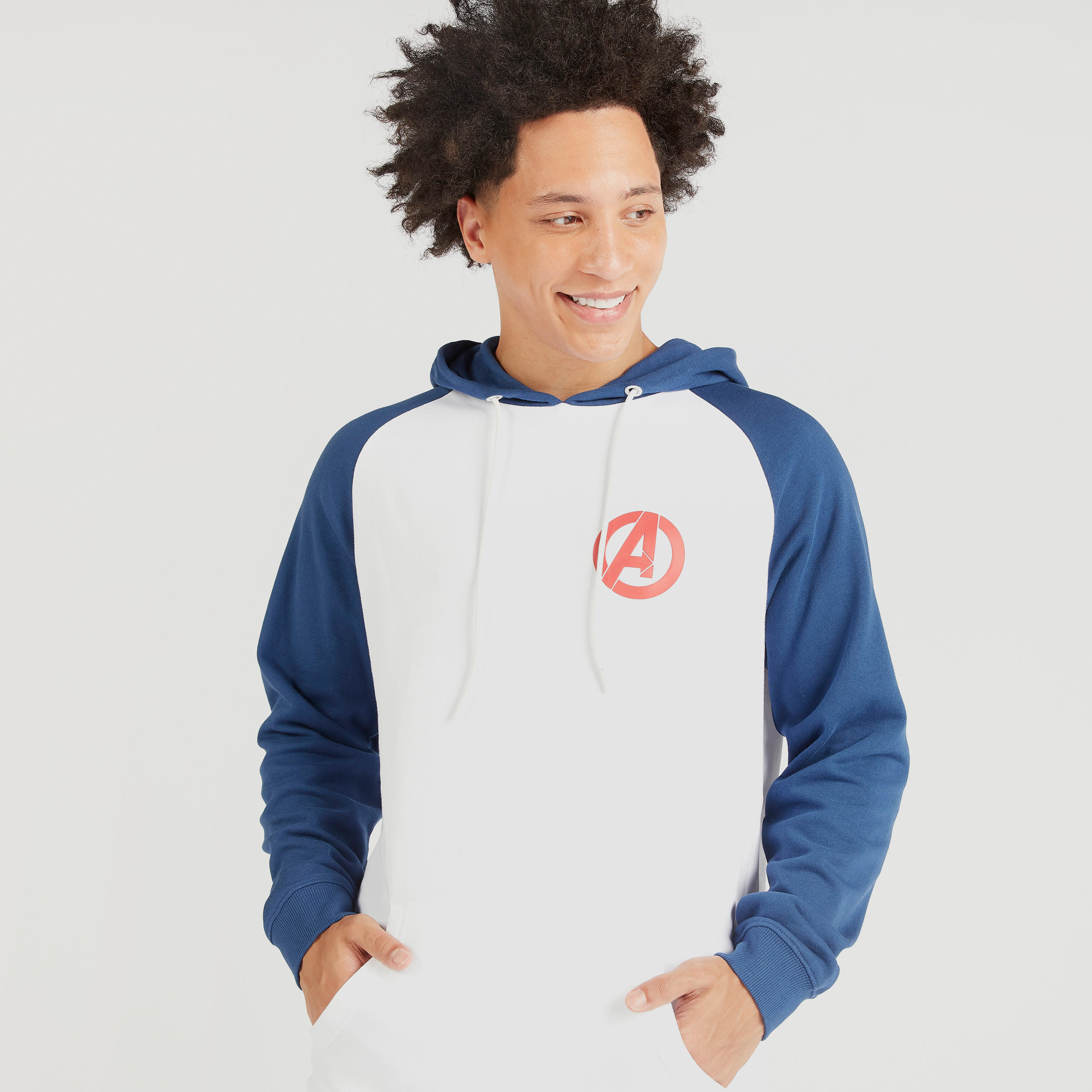 سويت شيرت كتل ملونة بقبّعة وأكمام طويلة-men-winterwear-hoodiesandsweatshirts-image-1