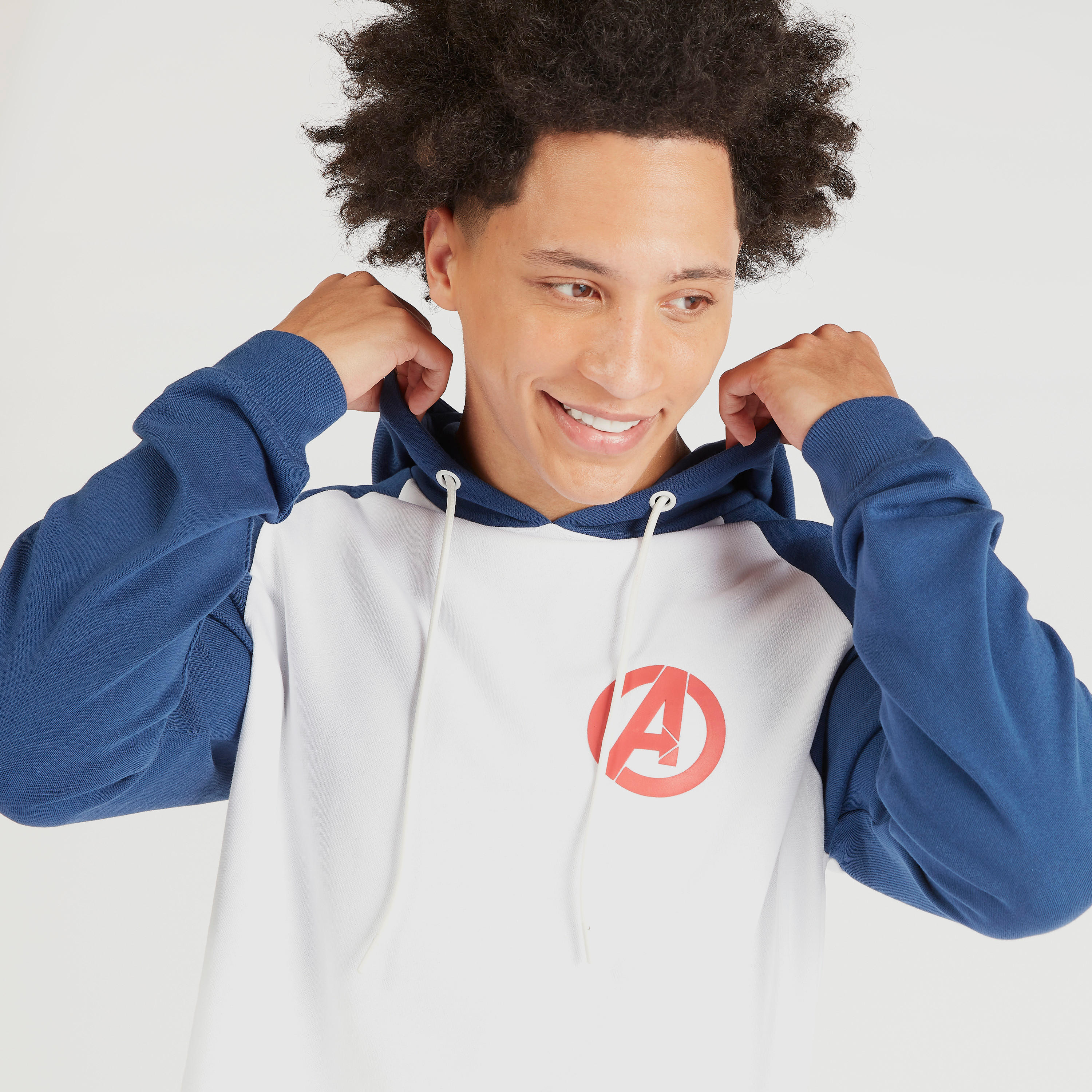 سويت شيرت كتل ملونة بقبّعة وأكمام طويلة-men-winterwear-hoodiesandsweatshirts-image-3