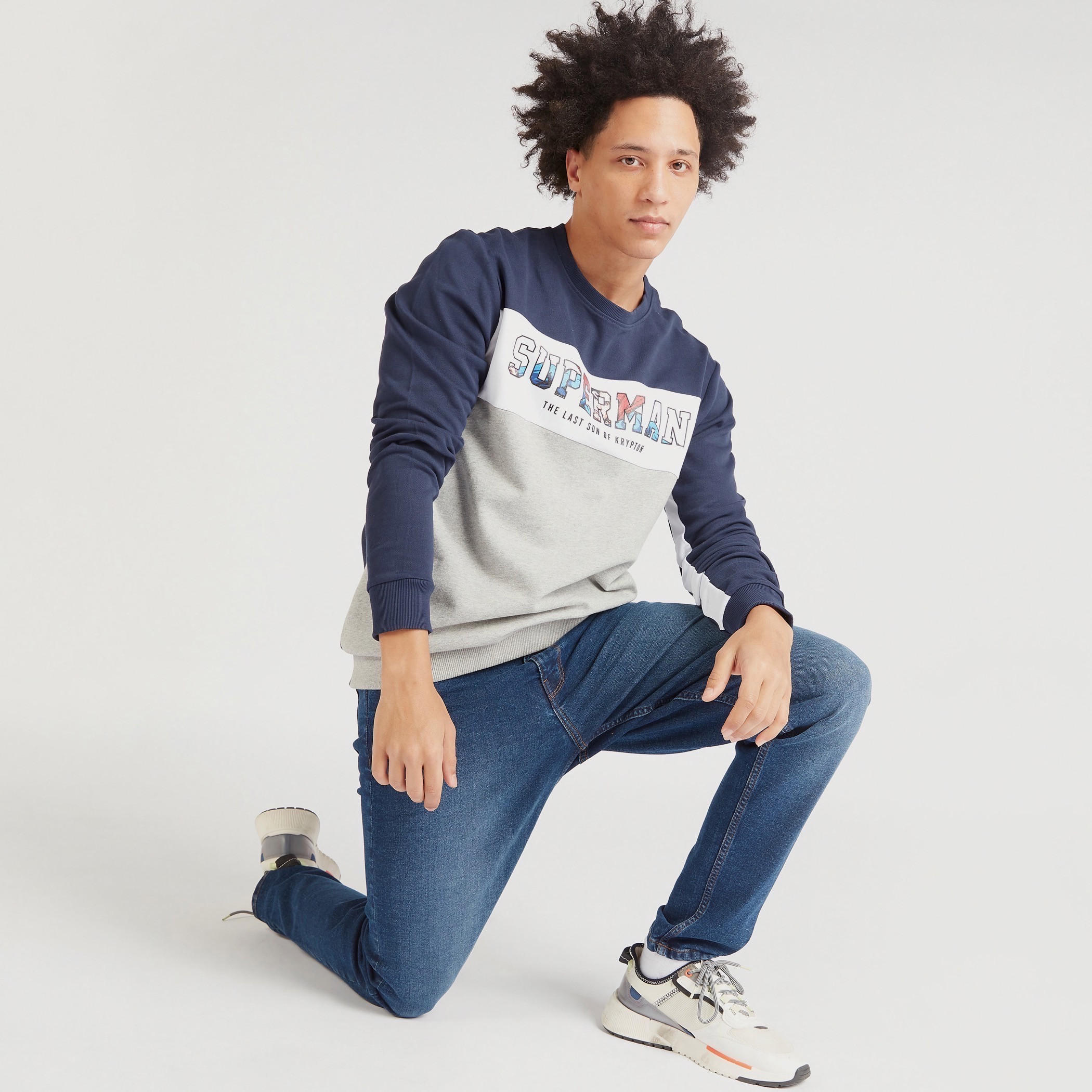 سويت شيرت بياقة ضيقة وأكمام طويلة وطبعات سوبر مان-men-winterwear-hoodiesandsweatshirts-image-1