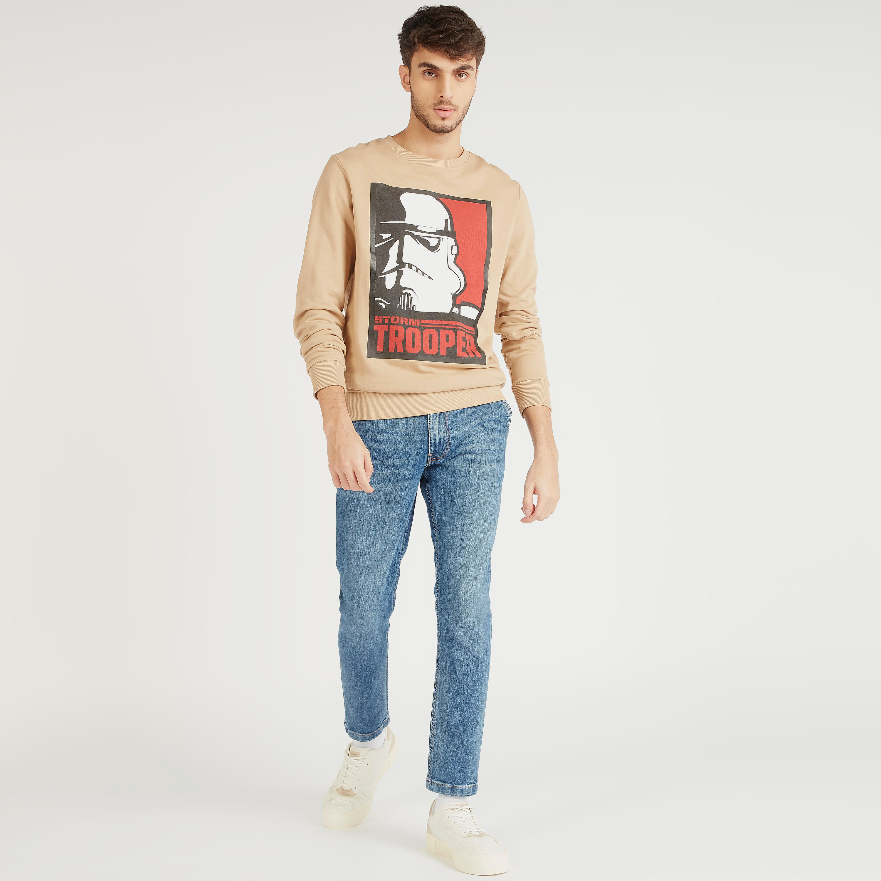 سويت شيرت بياقة ضيقة وأكمام طويلة وطبعات-men-winterwear-hoodiesandsweatshirts-image-2