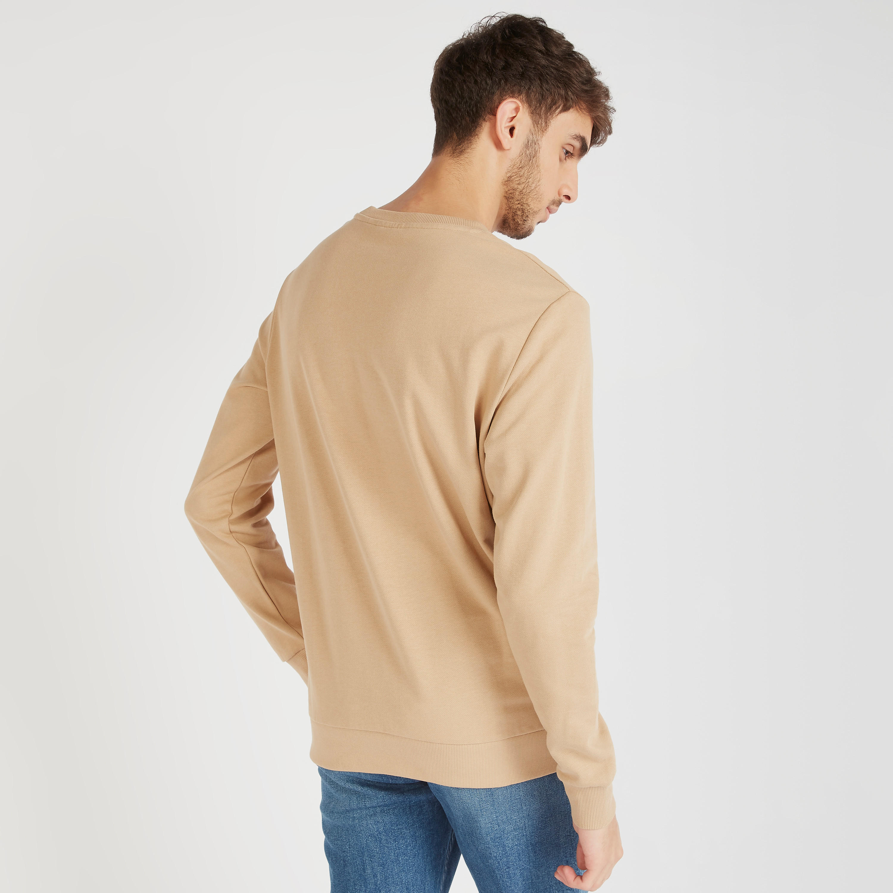 سويت شيرت بياقة ضيقة وأكمام طويلة وطبعات-men-winterwear-hoodiesandsweatshirts-image-4