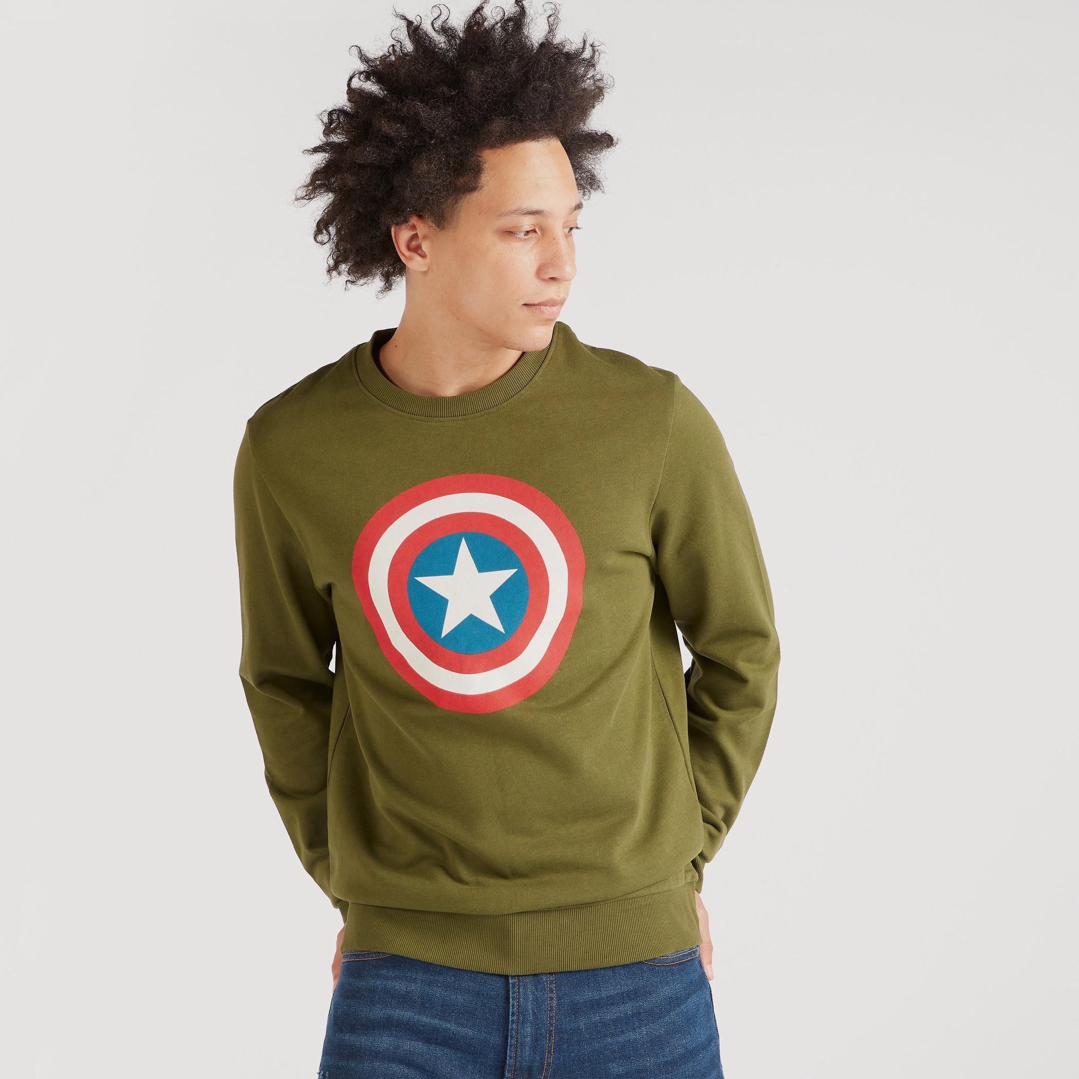 سويت شيرت بطبعات كابتن أمريكا وياقة ضيقة وأكمام طويلة-men-winterwear-hoodiesandsweatshirts-image-1