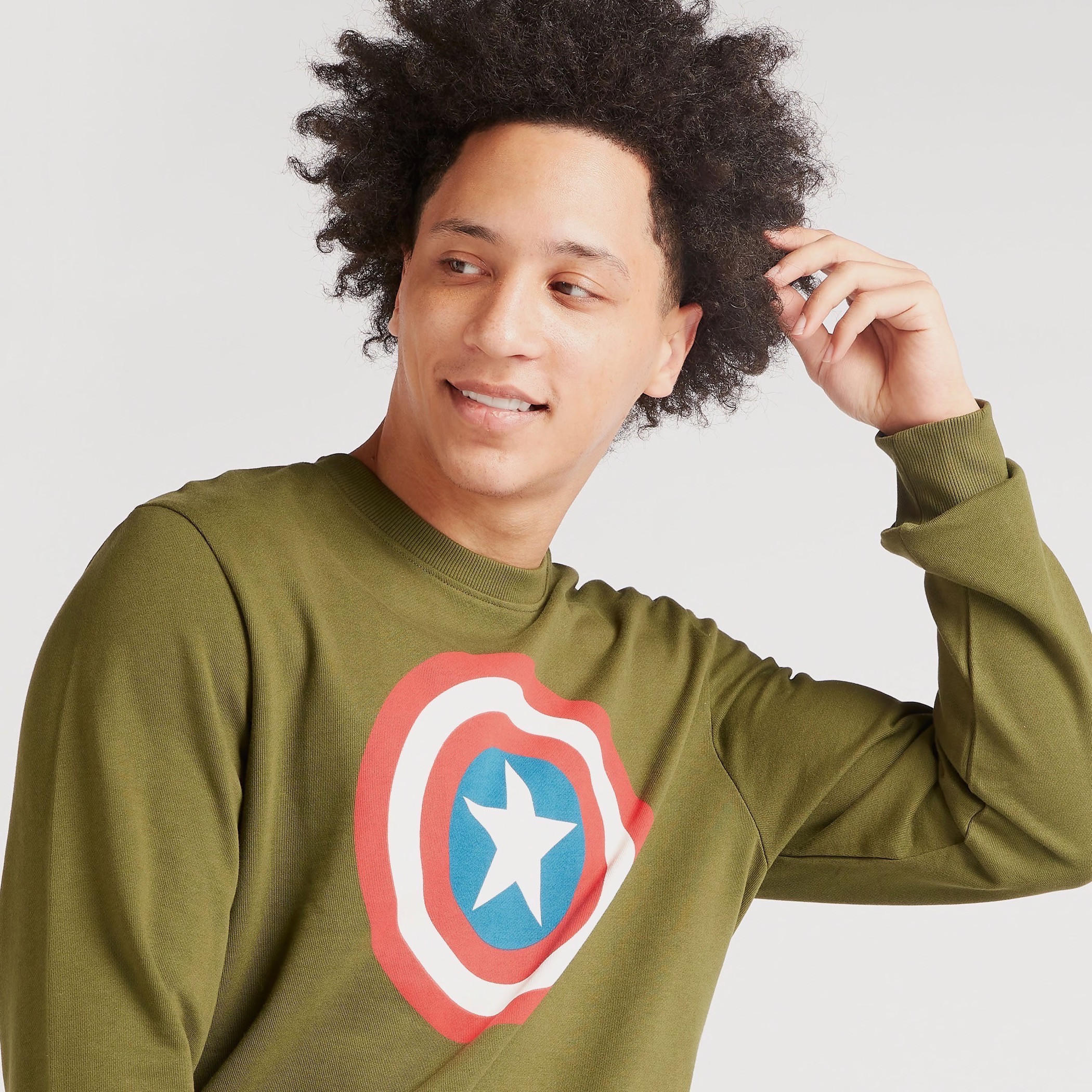 سويت شيرت بطبعات كابتن أمريكا وياقة ضيقة وأكمام طويلة-men-winterwear-hoodiesandsweatshirts-image-3