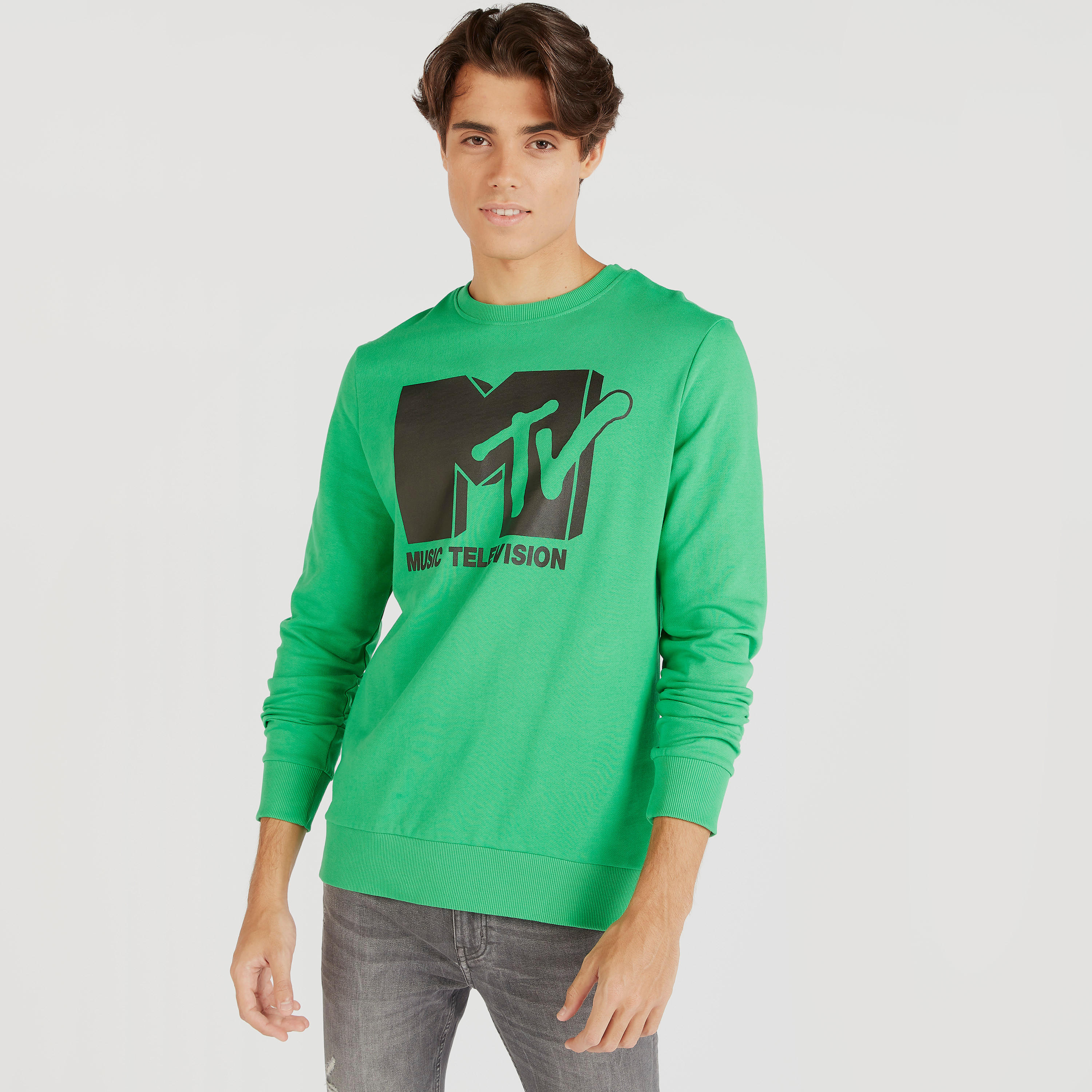 سويت شيرت بياقة ضيقة وأكمام طويلة وطبعات أم تي في-men-winterwear-hoodiesandsweatshirts-image-1