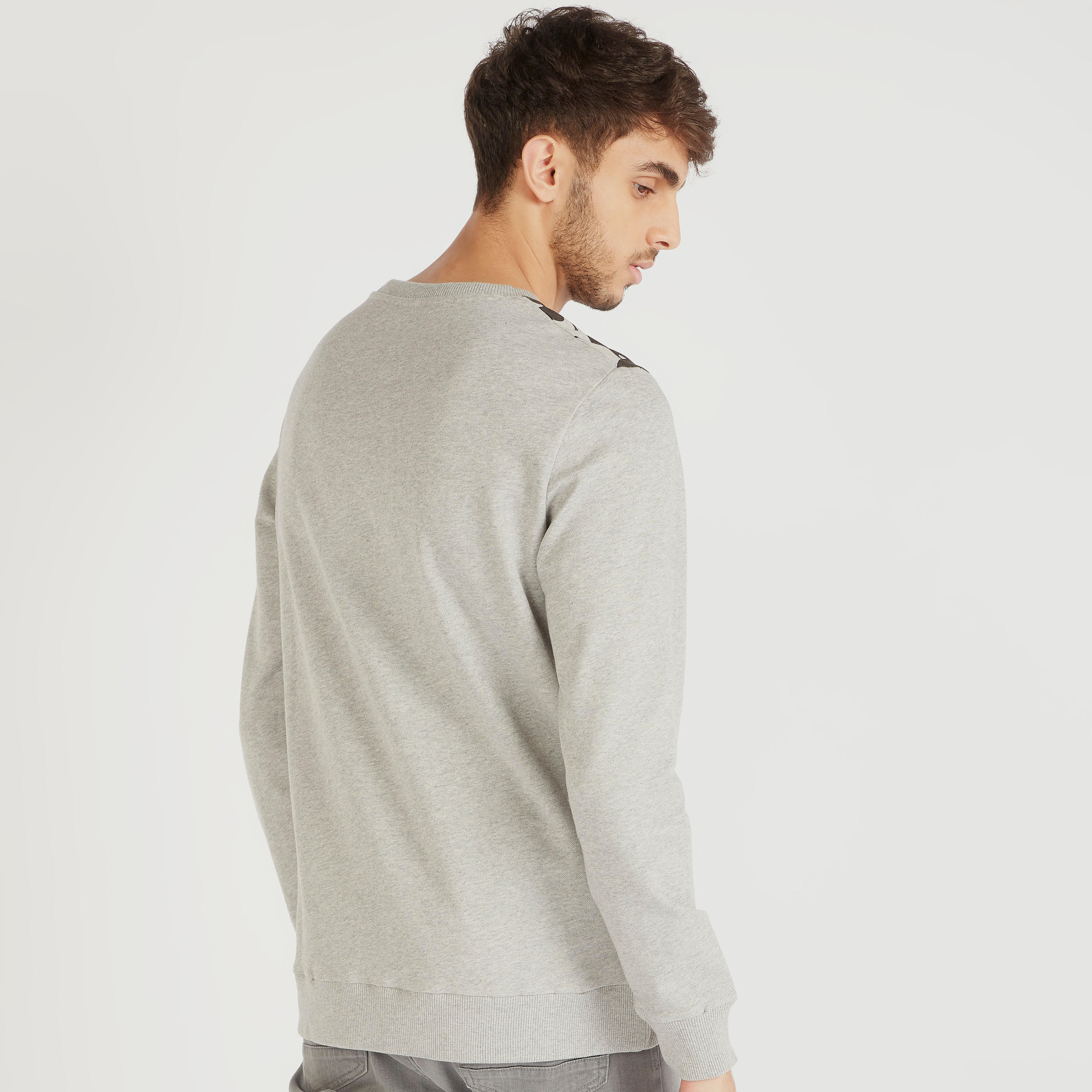 سويت شيرت بياقة ضيقة وأكمام طويلة وطبعات ميكي ماوس-men-winterwear-hoodiesandsweatshirts-image-4