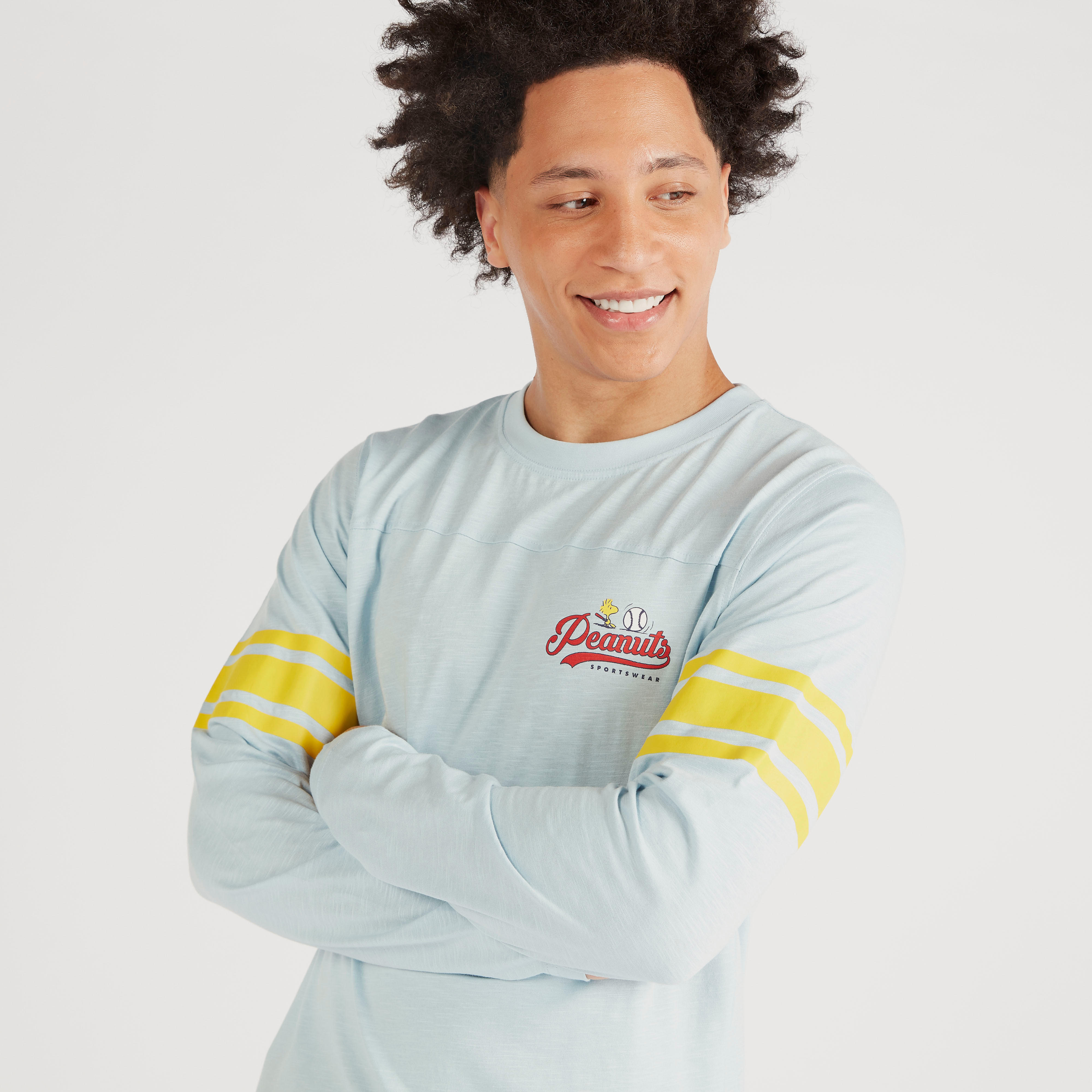 تيشيرت بياقة ضيقة وأكمام قصيرة وطبعات بينوتس-men-clothing-tshirtsandpolos-tshirts-image-2