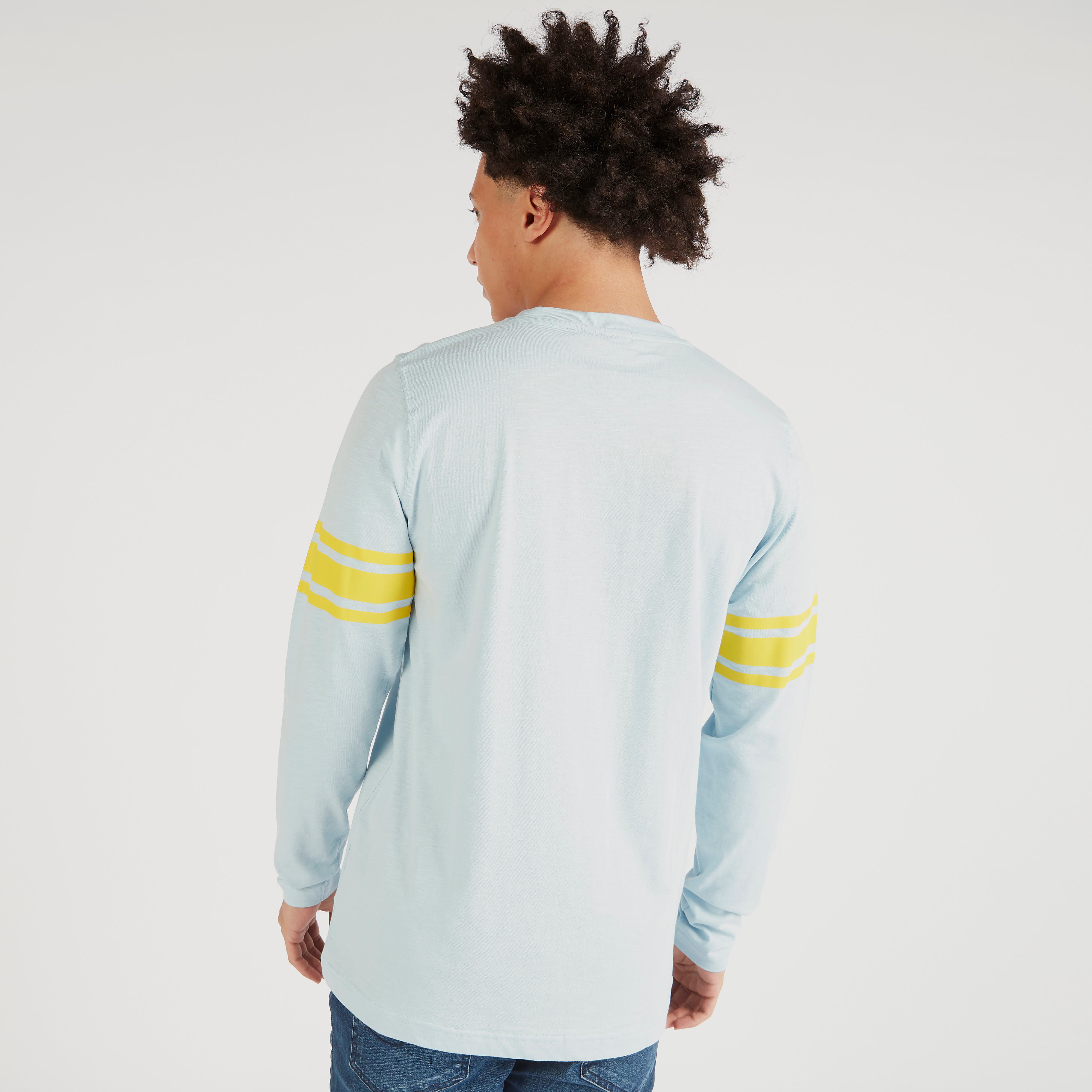 تيشيرت بياقة ضيقة وأكمام قصيرة وطبعات بينوتس-men-clothing-tshirtsandpolos-tshirts-image-1