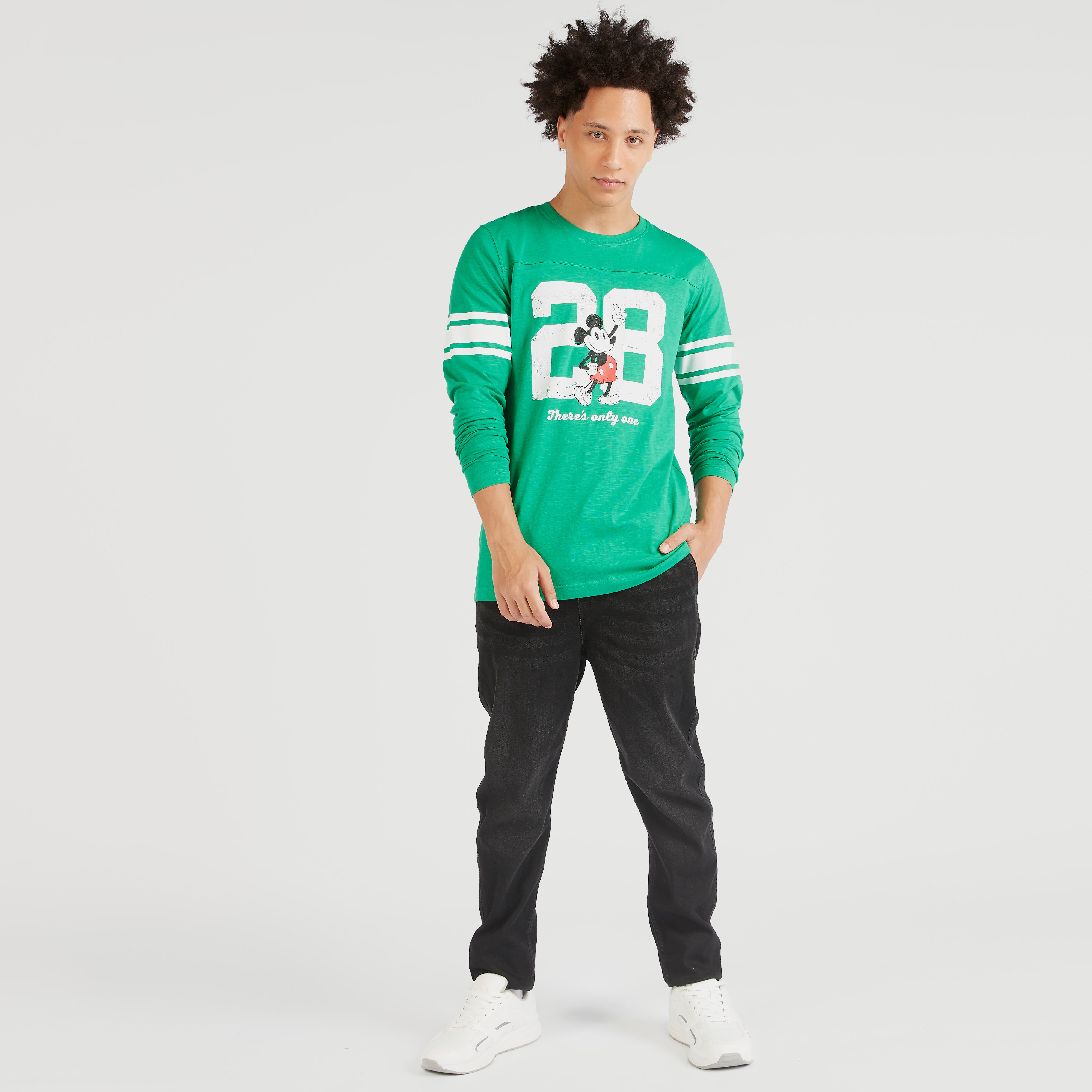 تيشيرت بياقة ضيّقة وأكمام كاب وطبعات ميكي ماوس-men-clothing-tshirtsandpolos-tshirts-image-2