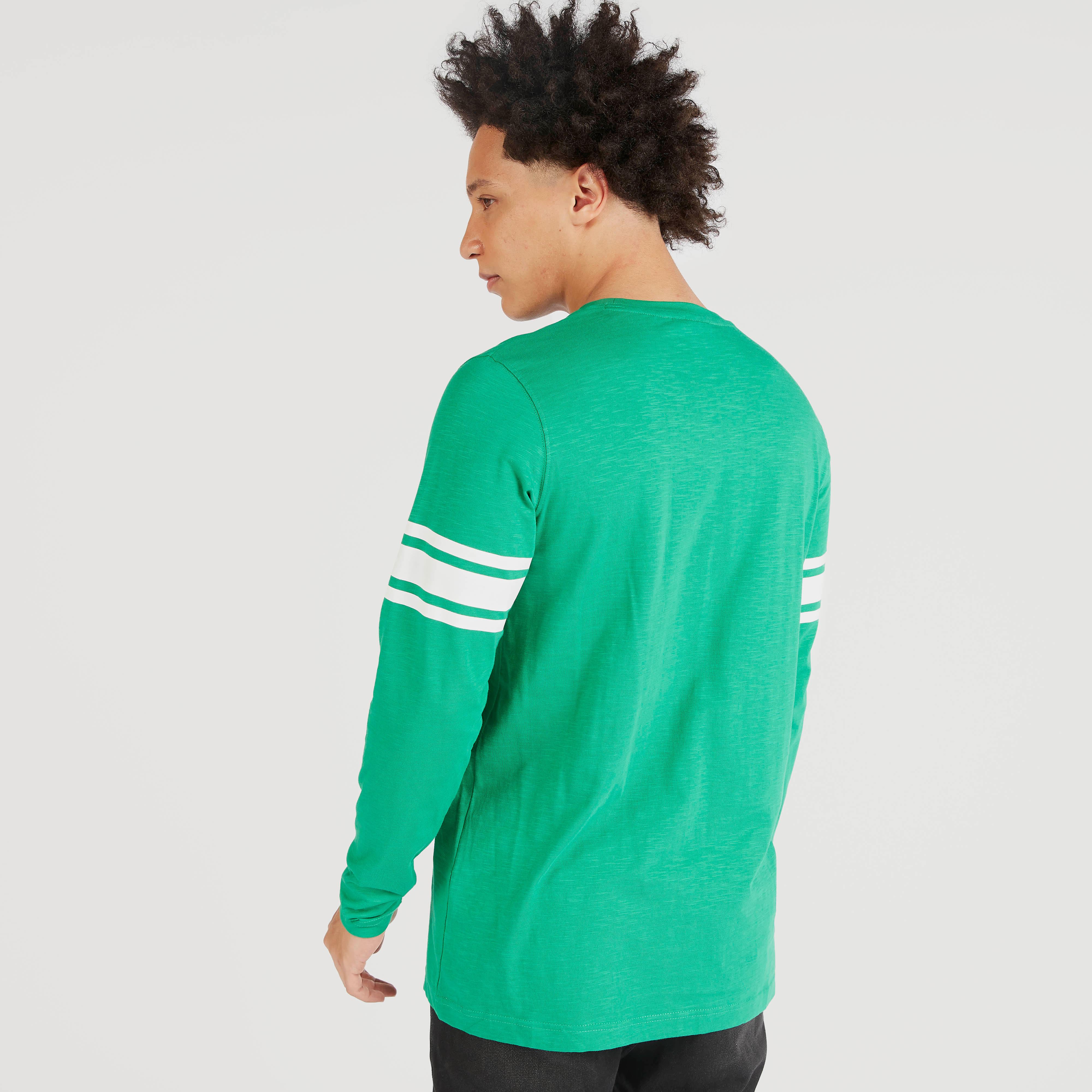تيشيرت بياقة ضيّقة وأكمام كاب وطبعات ميكي ماوس-men-clothing-tshirtsandpolos-tshirts-image-4
