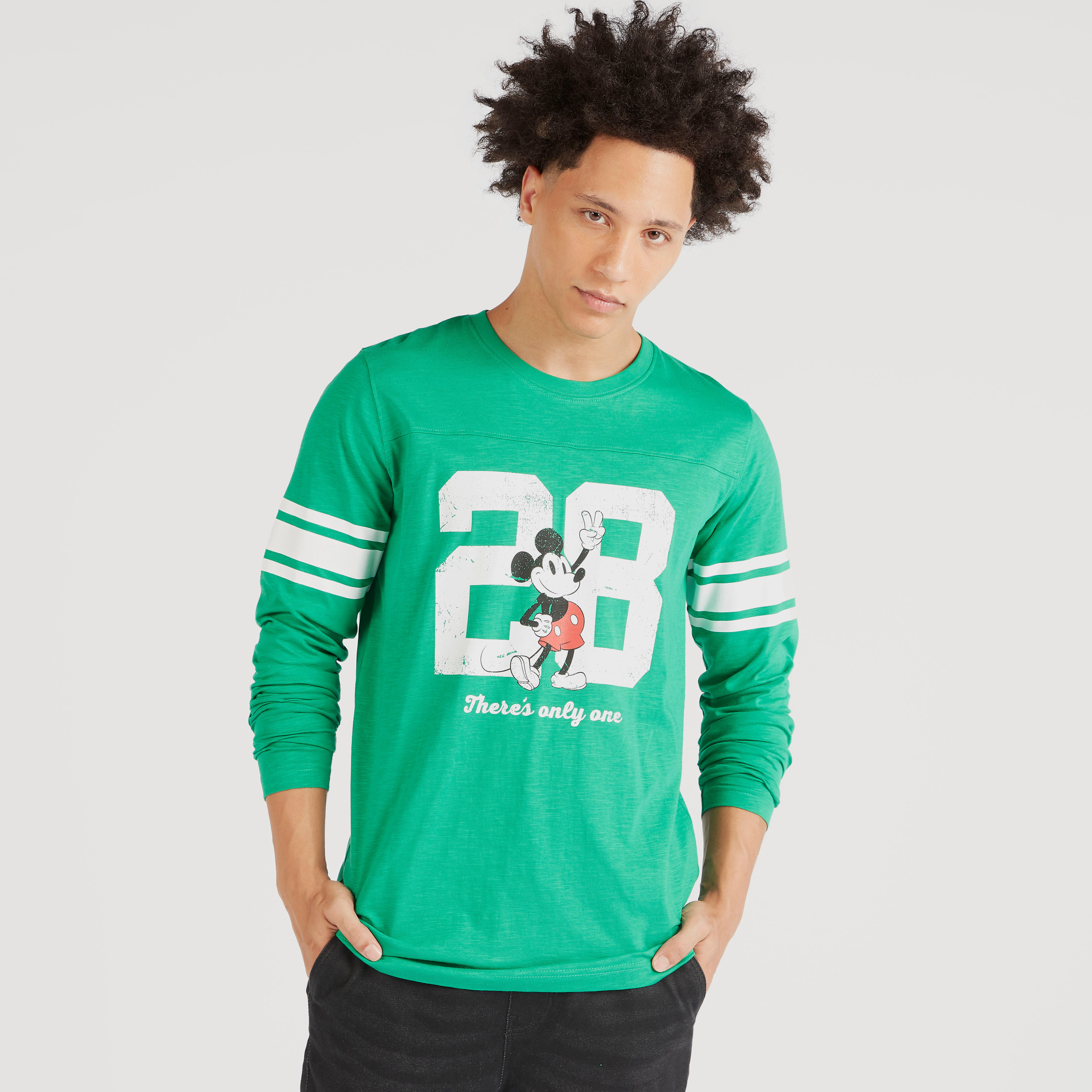تيشيرت بياقة ضيّقة وأكمام كاب وطبعات ميكي ماوس-men-clothing-tshirtsandpolos-tshirts-image-5