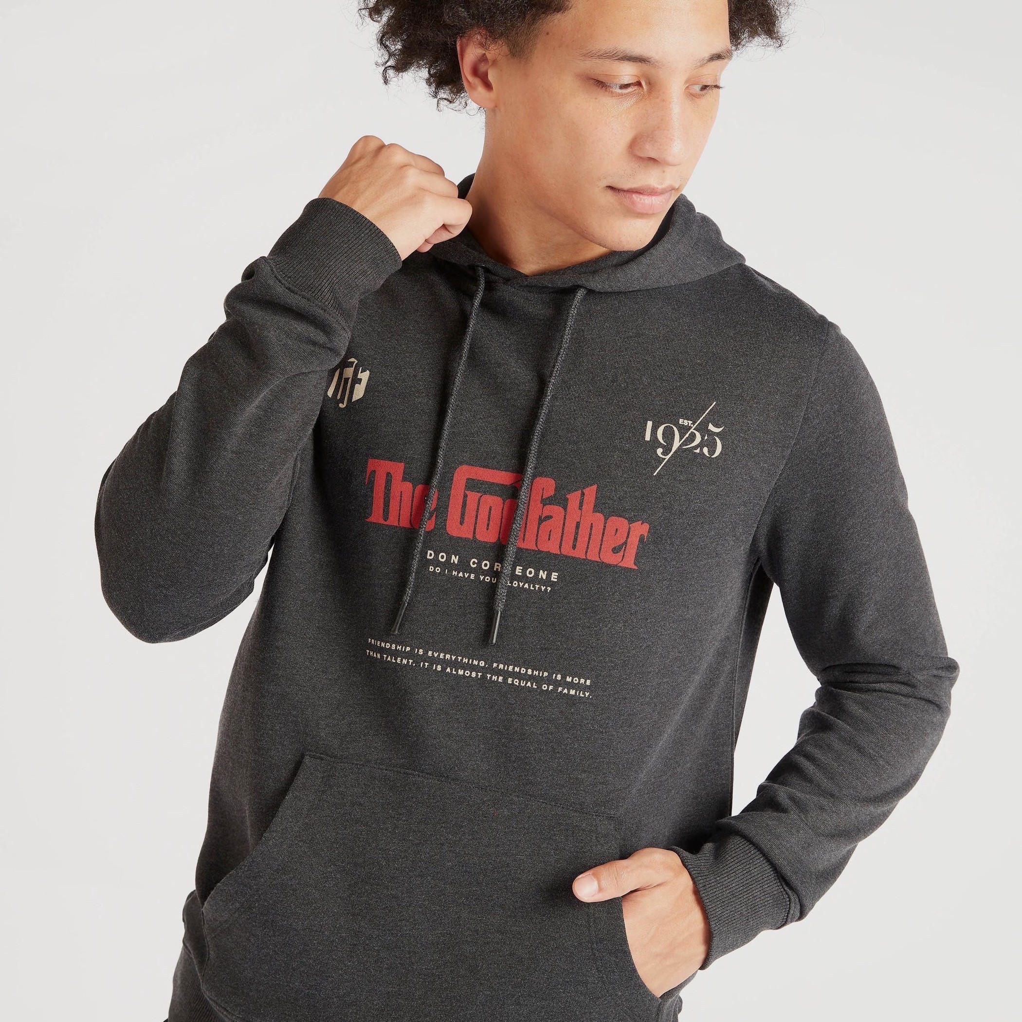 سويت شيرت بقبعة وجيوب كانغر وطبعات-men-winterwear-hoodiesandsweatshirts-image-5