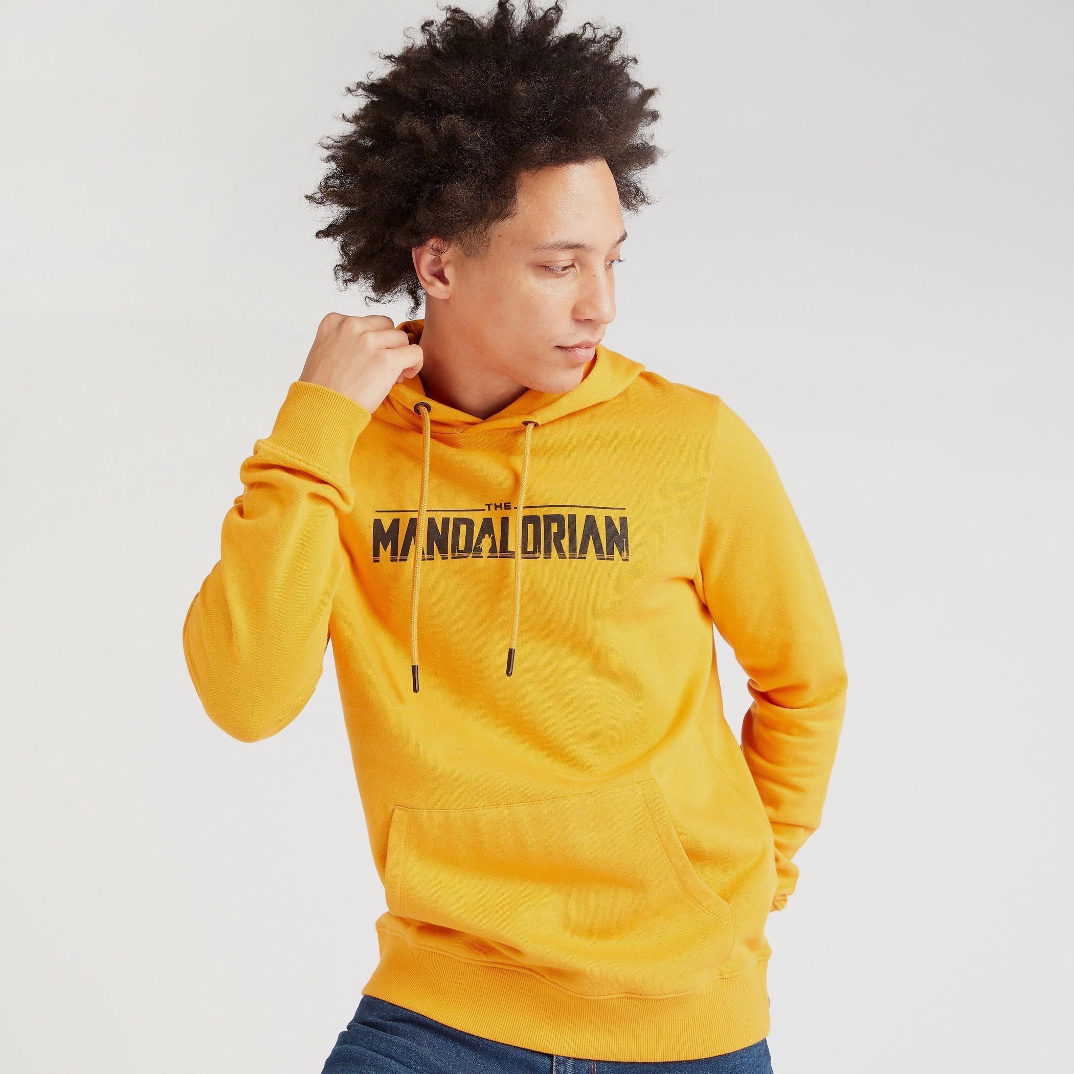 سويت شيرت بقبّعة وأكمام طويلة وطبعات ماندالوريان-men-winterwear-hoodiesandsweatshirts-image-1