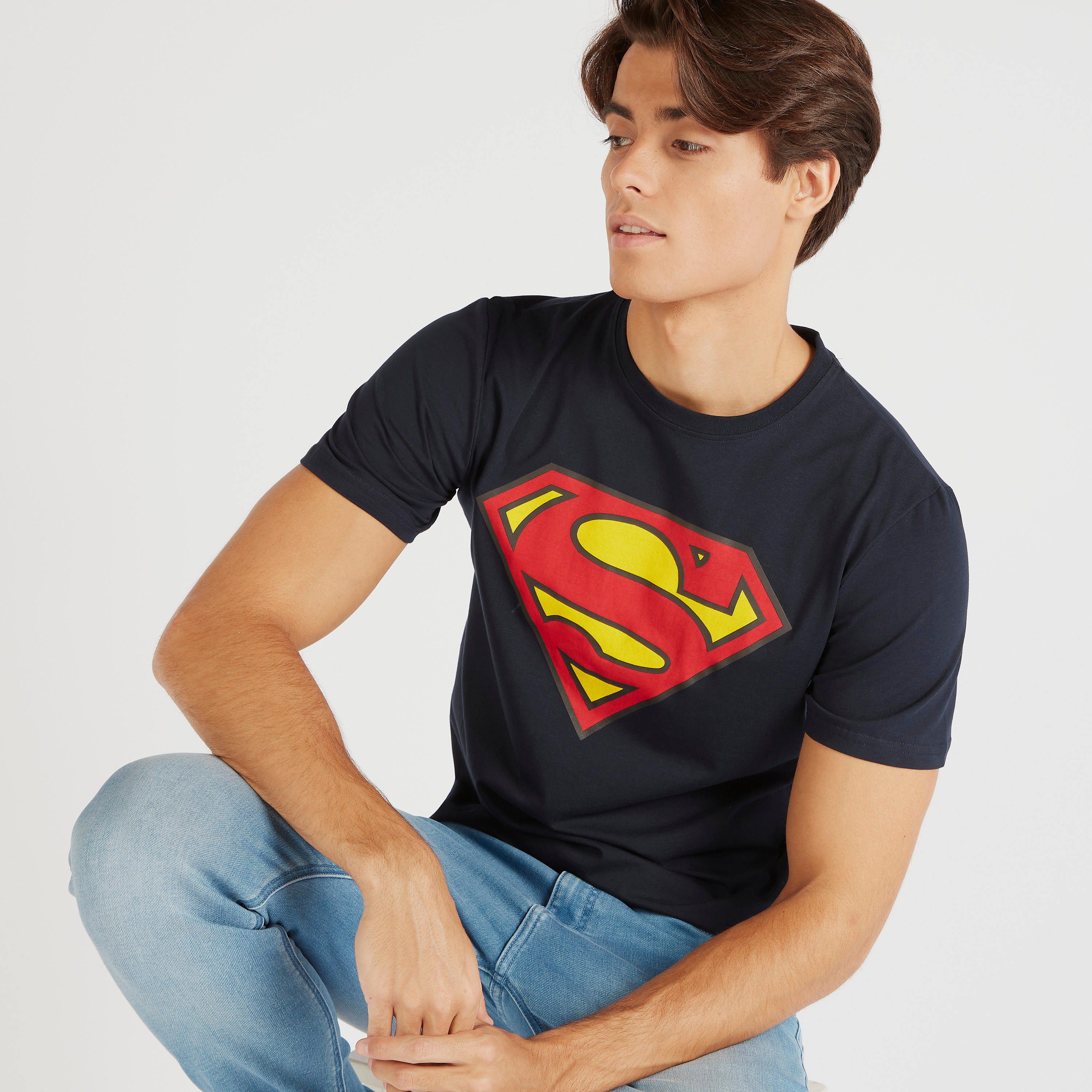 تيشيرت بياقة ضيّقة وأكمام قصيرة وطبعات سوبرمان-men-clothing-tshirtsandpolos-tshirts-image-3
