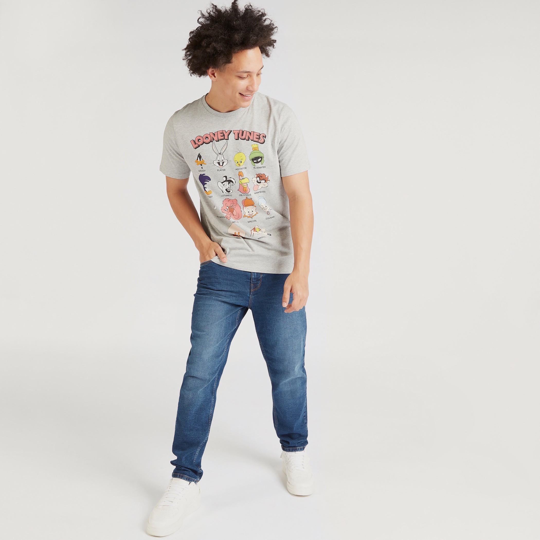 تيشيرت بياقة ضيقة وأكمام قصيرة وطبعات لوني تيونز-men-clothing-tshirtsandpolos-tshirts-image-2