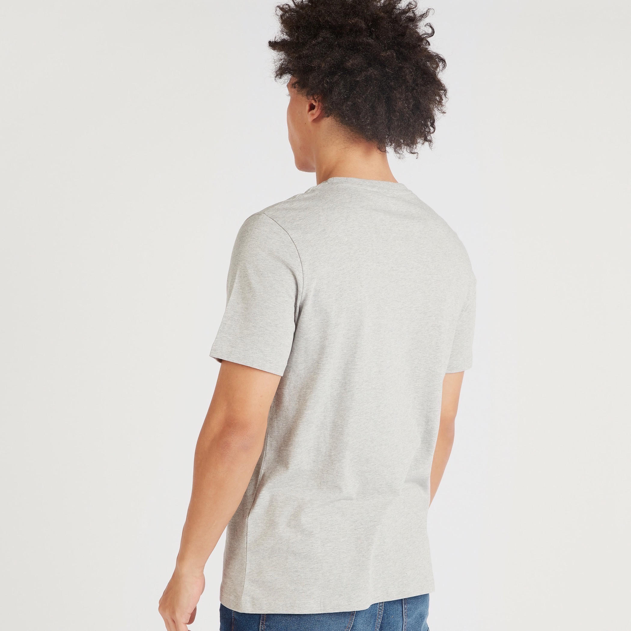 تيشيرت بياقة ضيقة وأكمام قصيرة وطبعات لوني تيونز-men-clothing-tshirtsandpolos-tshirts-image-4
