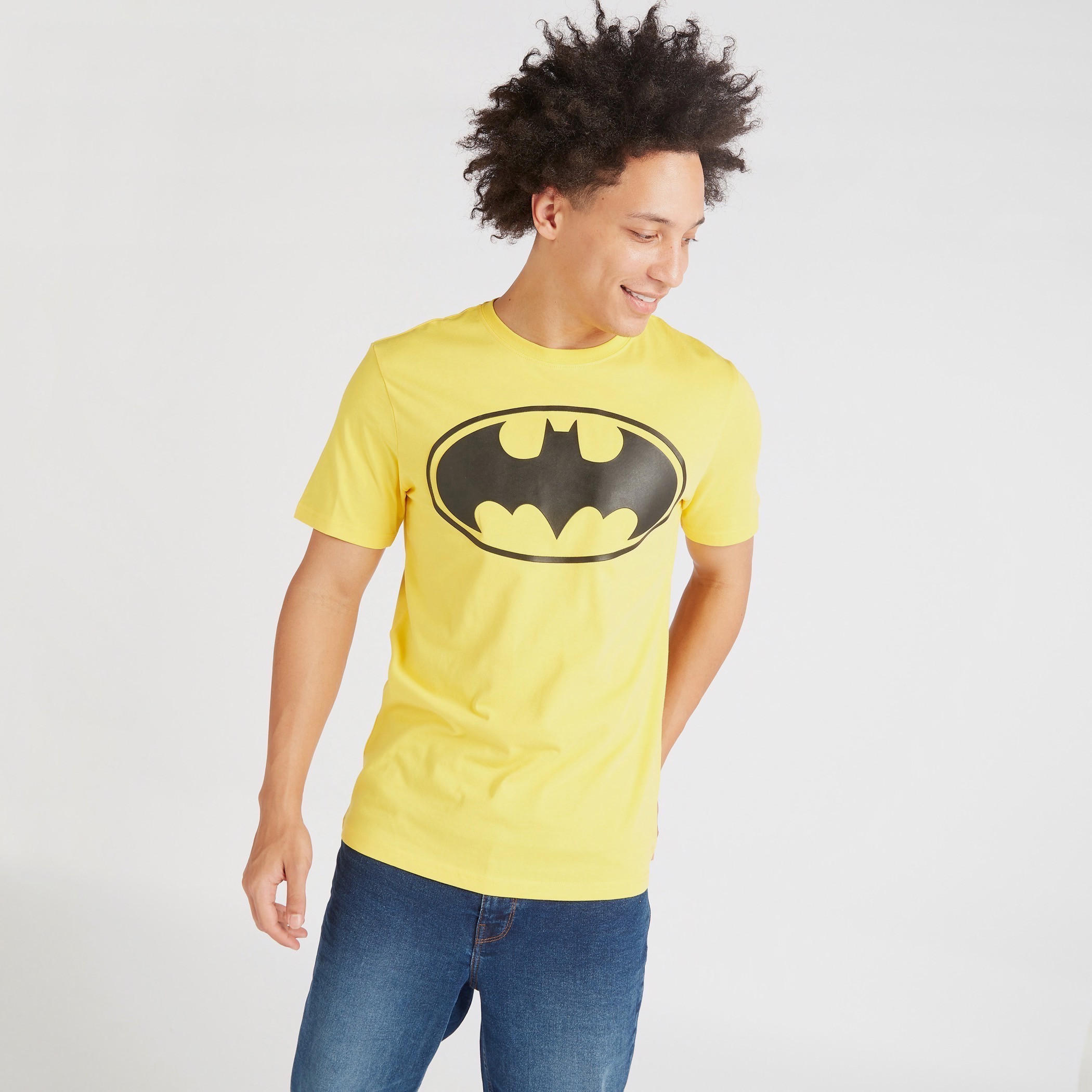 تيشيرت بياقة ضيقة وأكمام قصيرة وطبعات باتمان-men-clothing-tshirtsandpolos-tshirts-image-3