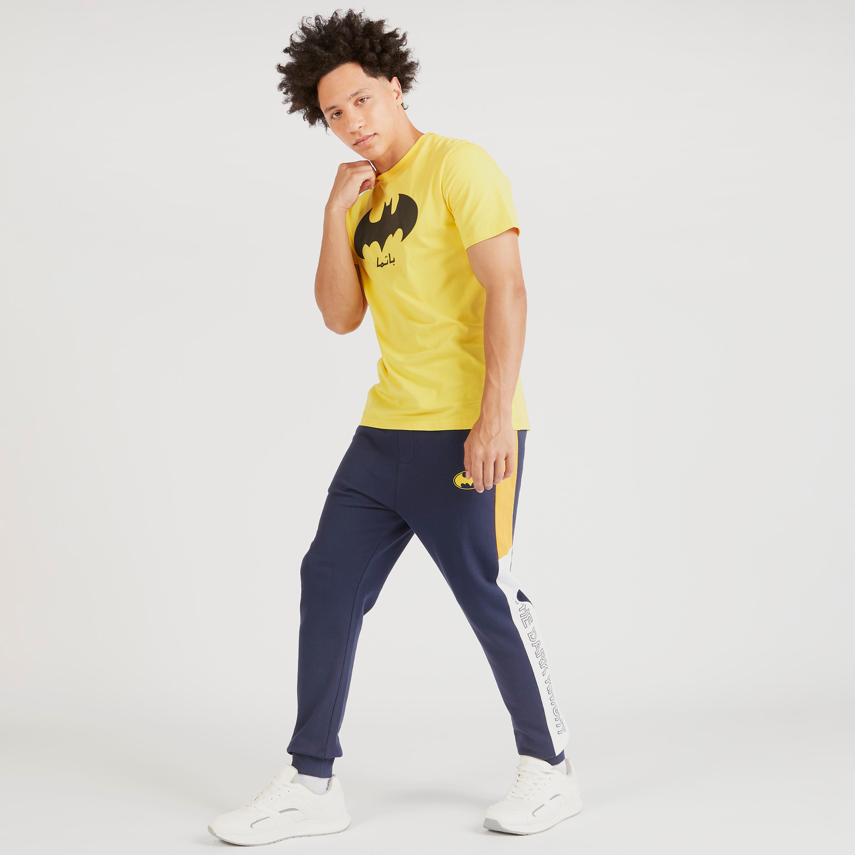 تيشيرت بياقة ضيقة وأكمام قصيرة وطبعات باتمان-men-clothing-tshirtsandpolos-tshirts-image-2