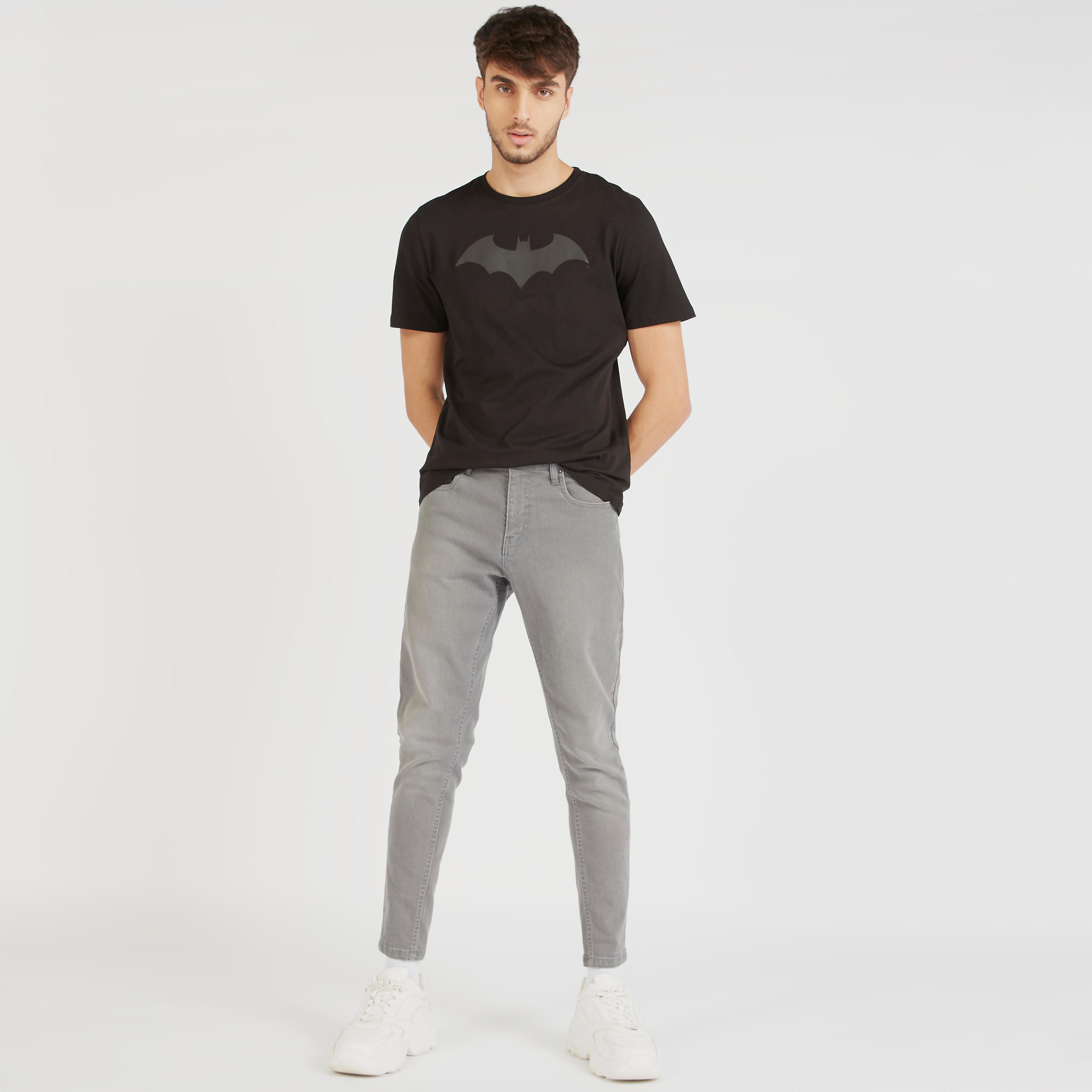 تيشيرت بياقة ضيقة وأكمام قصيرة وطبعات باتمان-men-clothing-tshirtsandpolos-tshirts-image-2