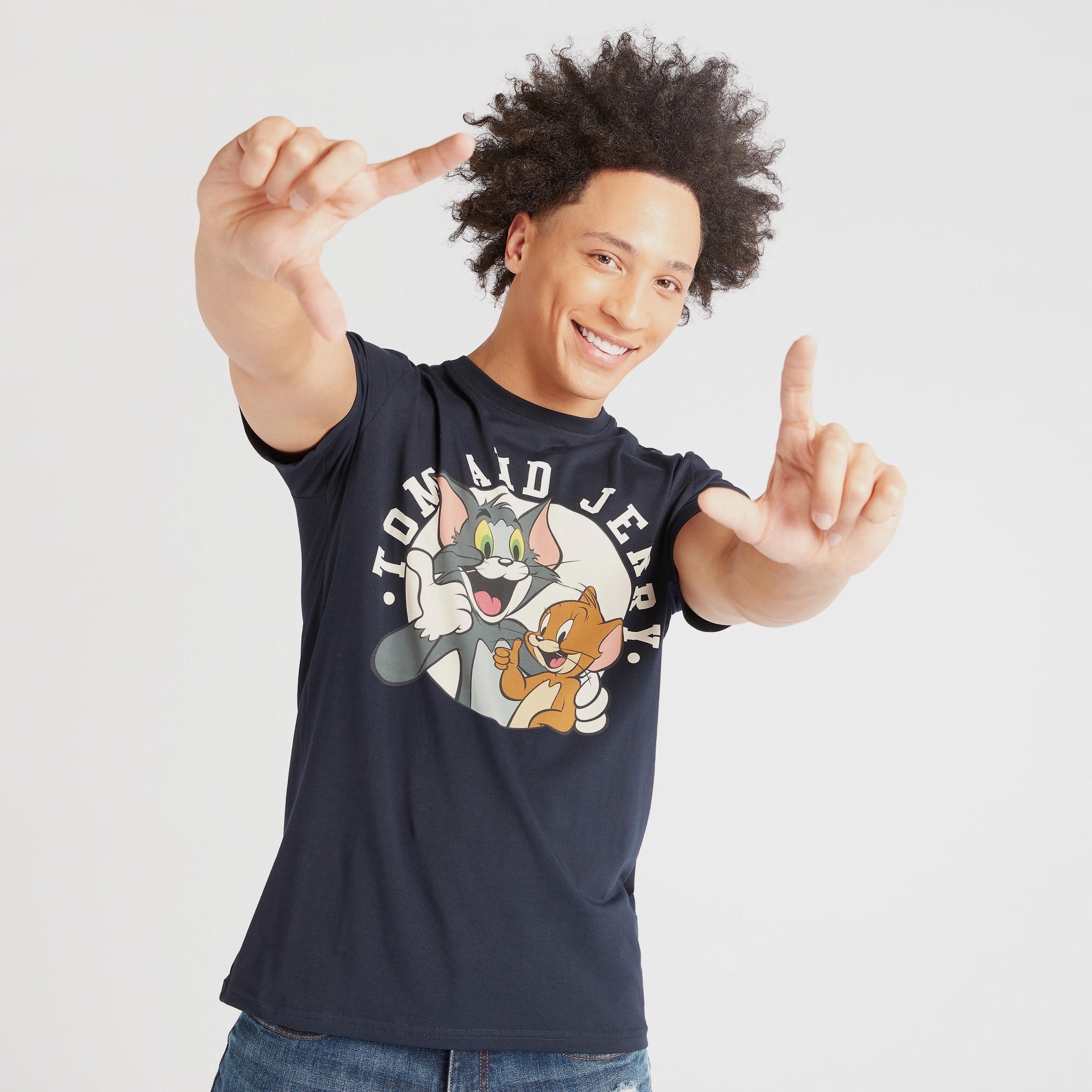 تيشيرت بياقة ضيّقة وأكمام قصيرة وطبعات توم آند جيري-men-clothing-tshirtsandpolos-tshirts-image-1