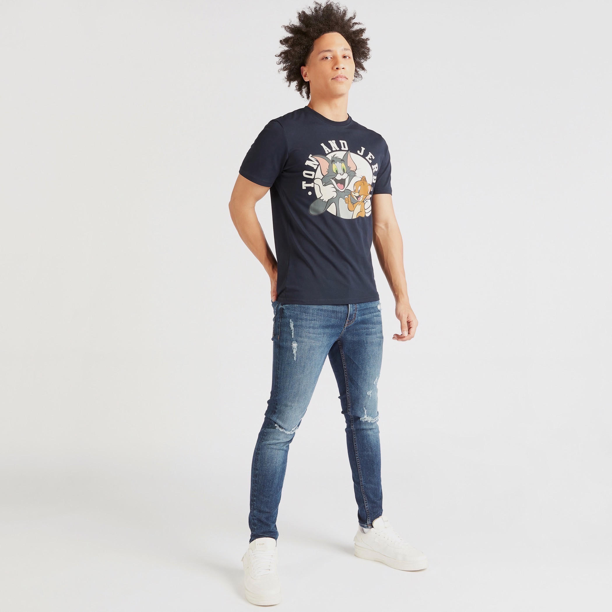 تيشيرت بياقة ضيّقة وأكمام قصيرة وطبعات توم آند جيري-men-clothing-tshirtsandpolos-tshirts-image-3