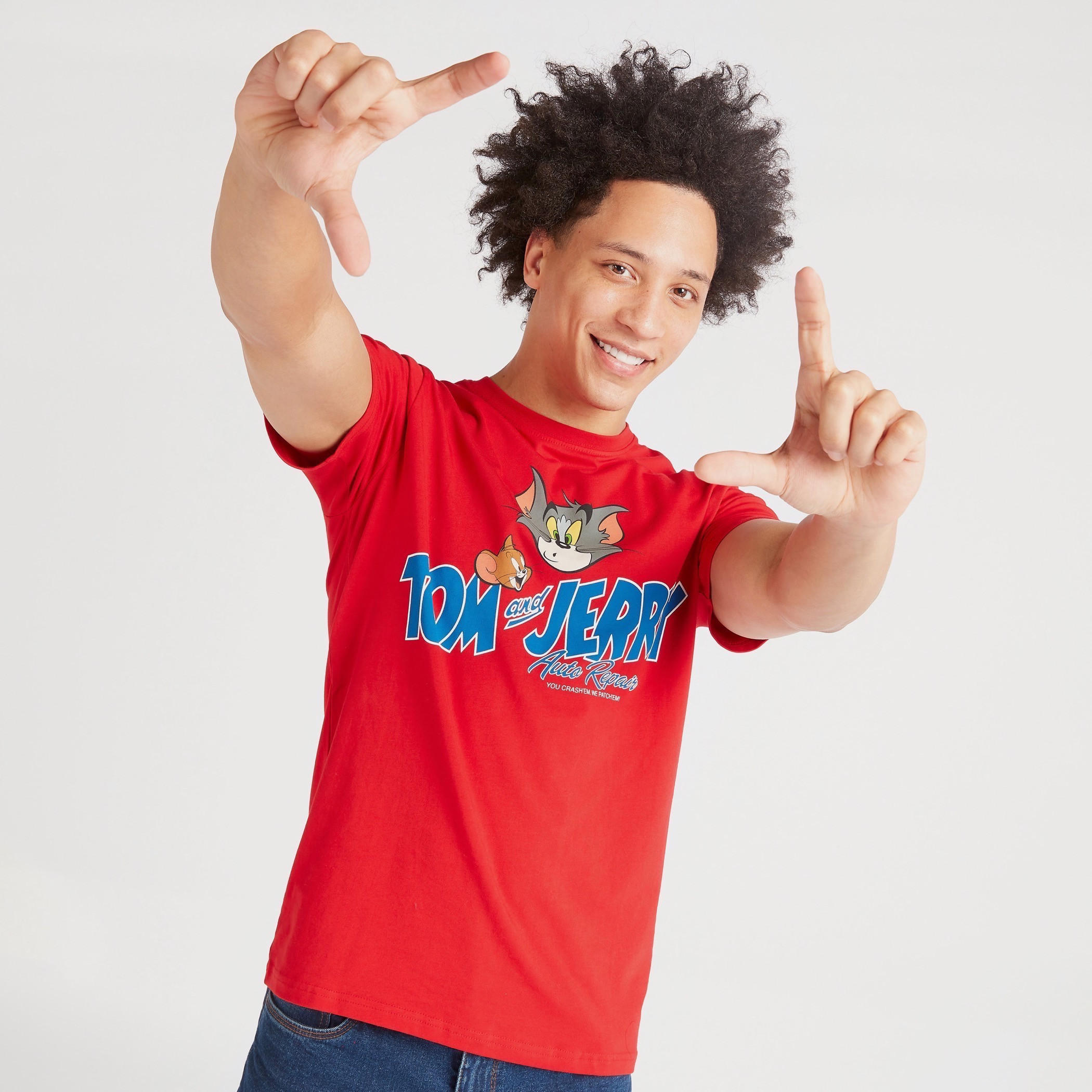 تيشيرت بياقة ضيّقة وأكمام قصيرة وطبعات توم آند جيري-men-clothing-tshirtsandpolos-tshirts-image-1