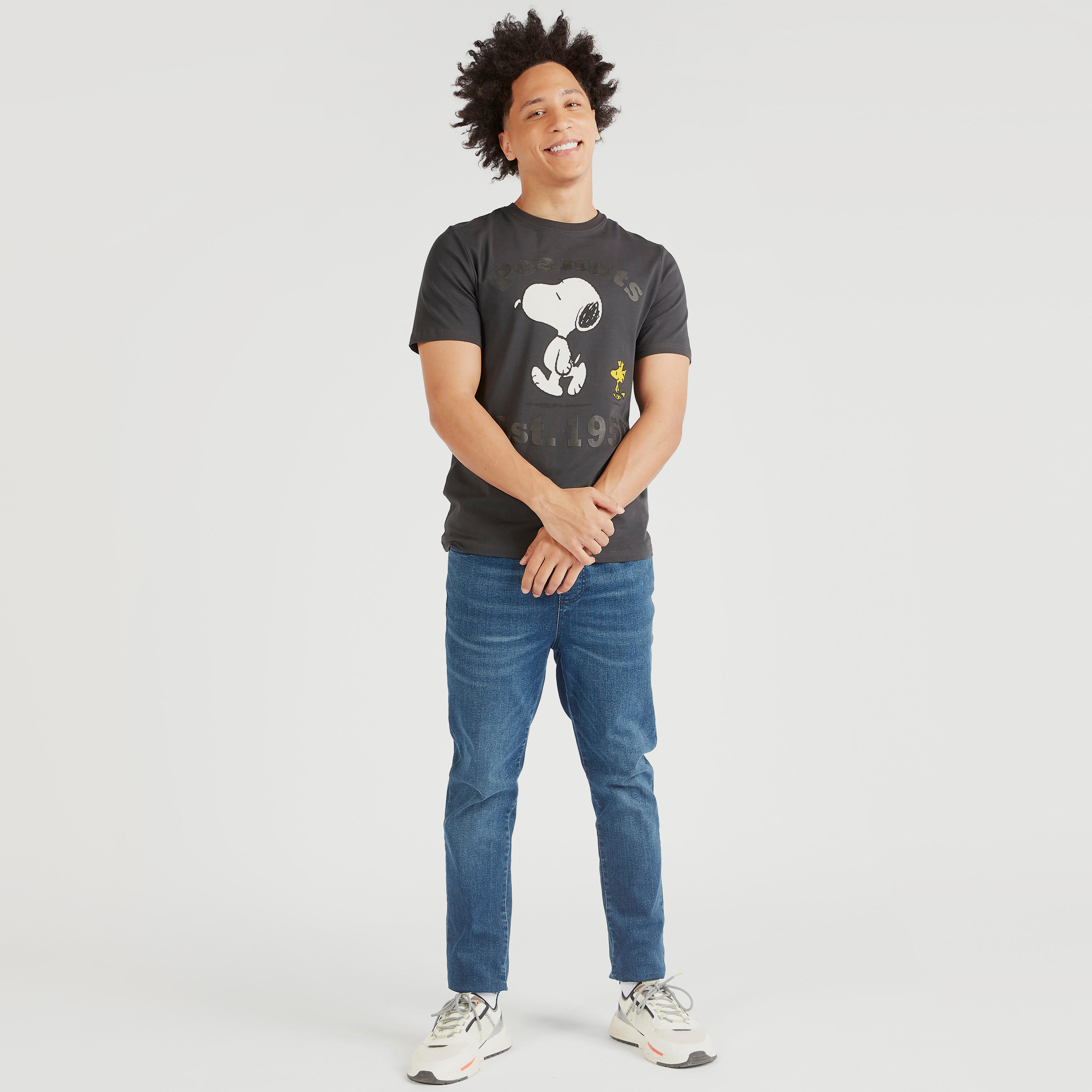 تيشيرت بياقة ضيقة وأكمام قصيرة وطبعات-men-clothing-tshirtsandpolos-tshirts-image-2
