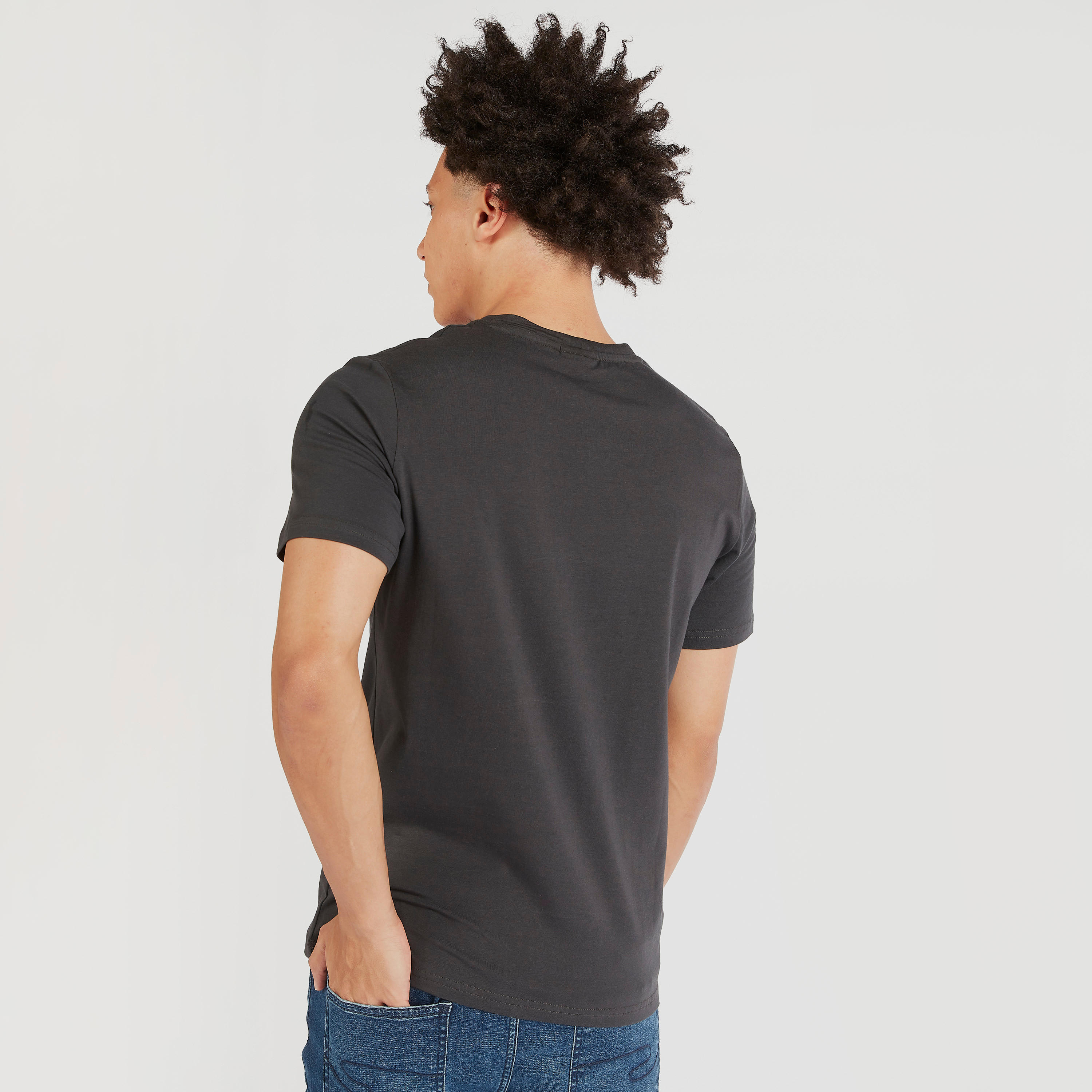 تيشيرت بياقة ضيقة وأكمام قصيرة وطبعات-men-clothing-tshirtsandpolos-tshirts-image-4