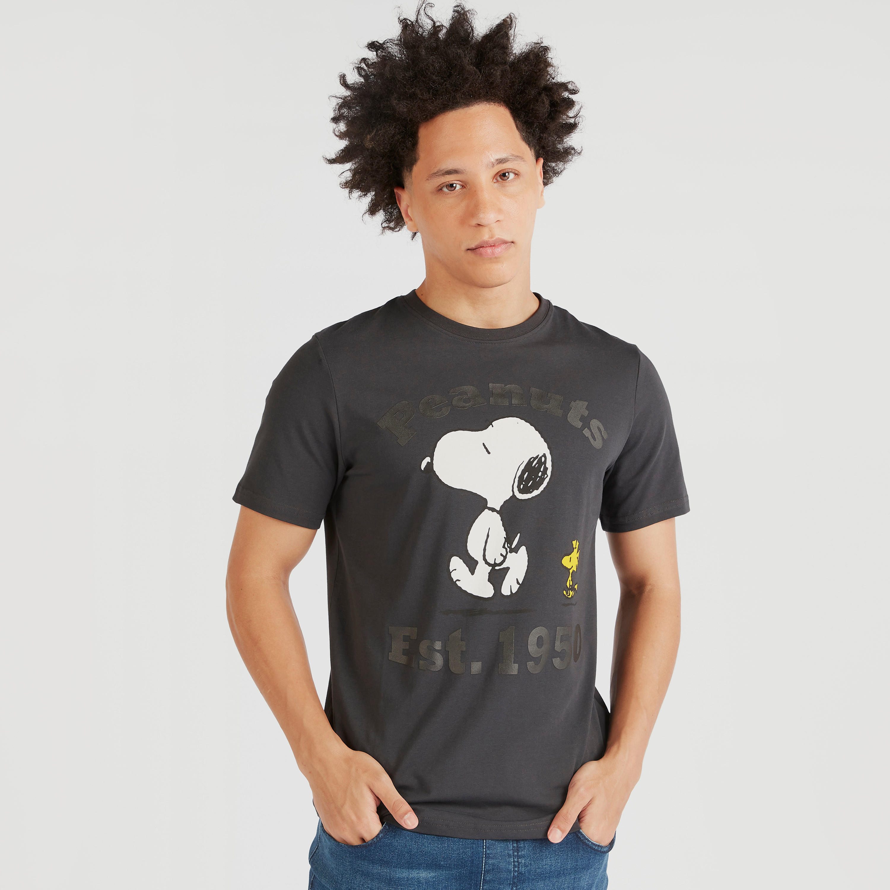 تيشيرت بياقة ضيقة وأكمام قصيرة وطبعات-men-clothing-tshirtsandpolos-tshirts-image-5